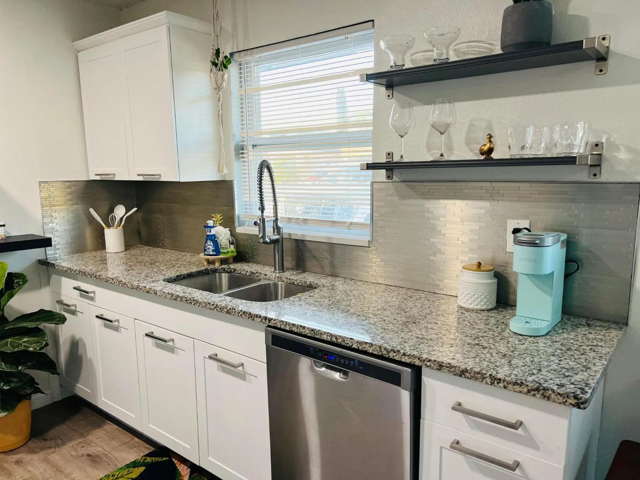 Tropical Casita in Tampa near airport and Raymond James stadium