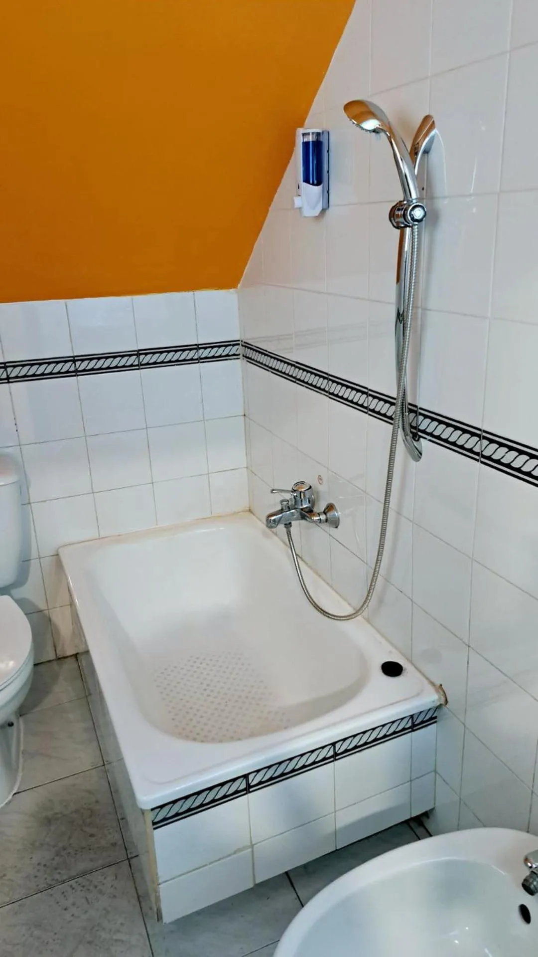 Shower in Arc House Plaza