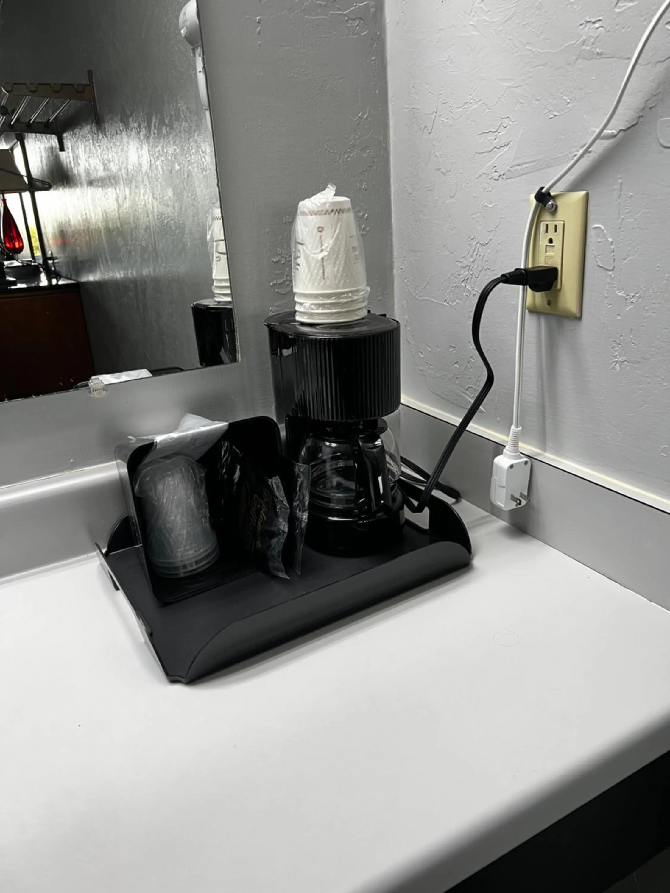 Coffee/tea facilities in Lakes Inn