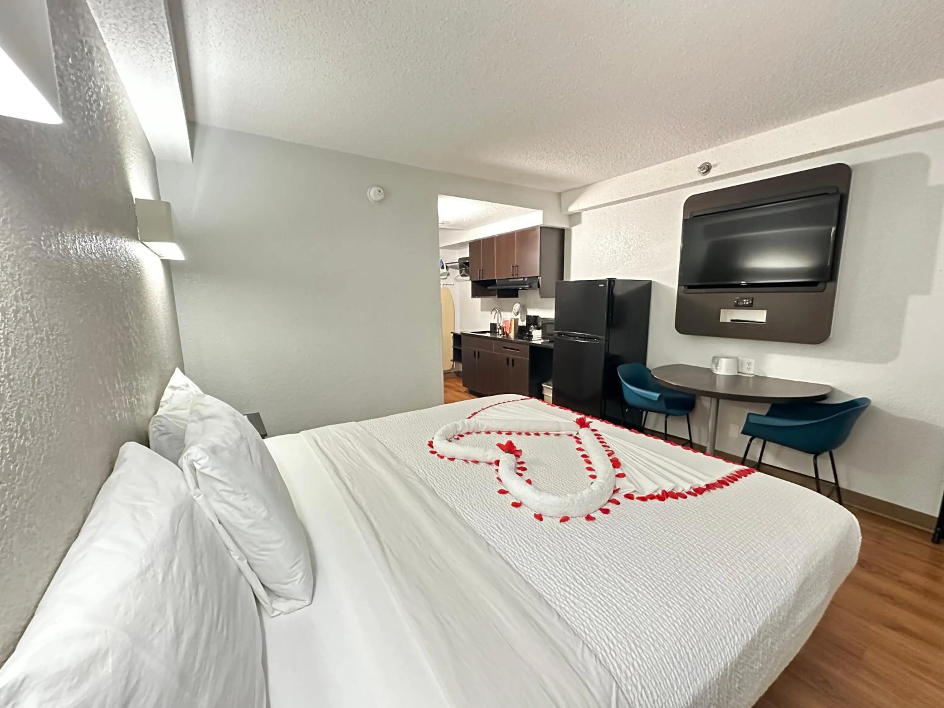 Bed in Studio 6 Springfield VA Washington DC Southwest