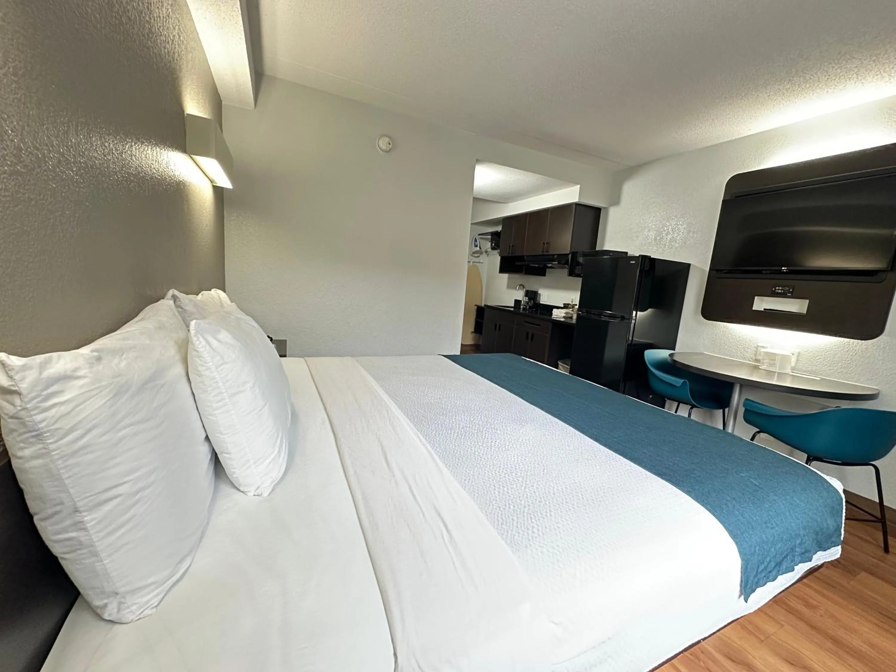 Bed in Studio 6 Springfield VA Washington DC Southwest