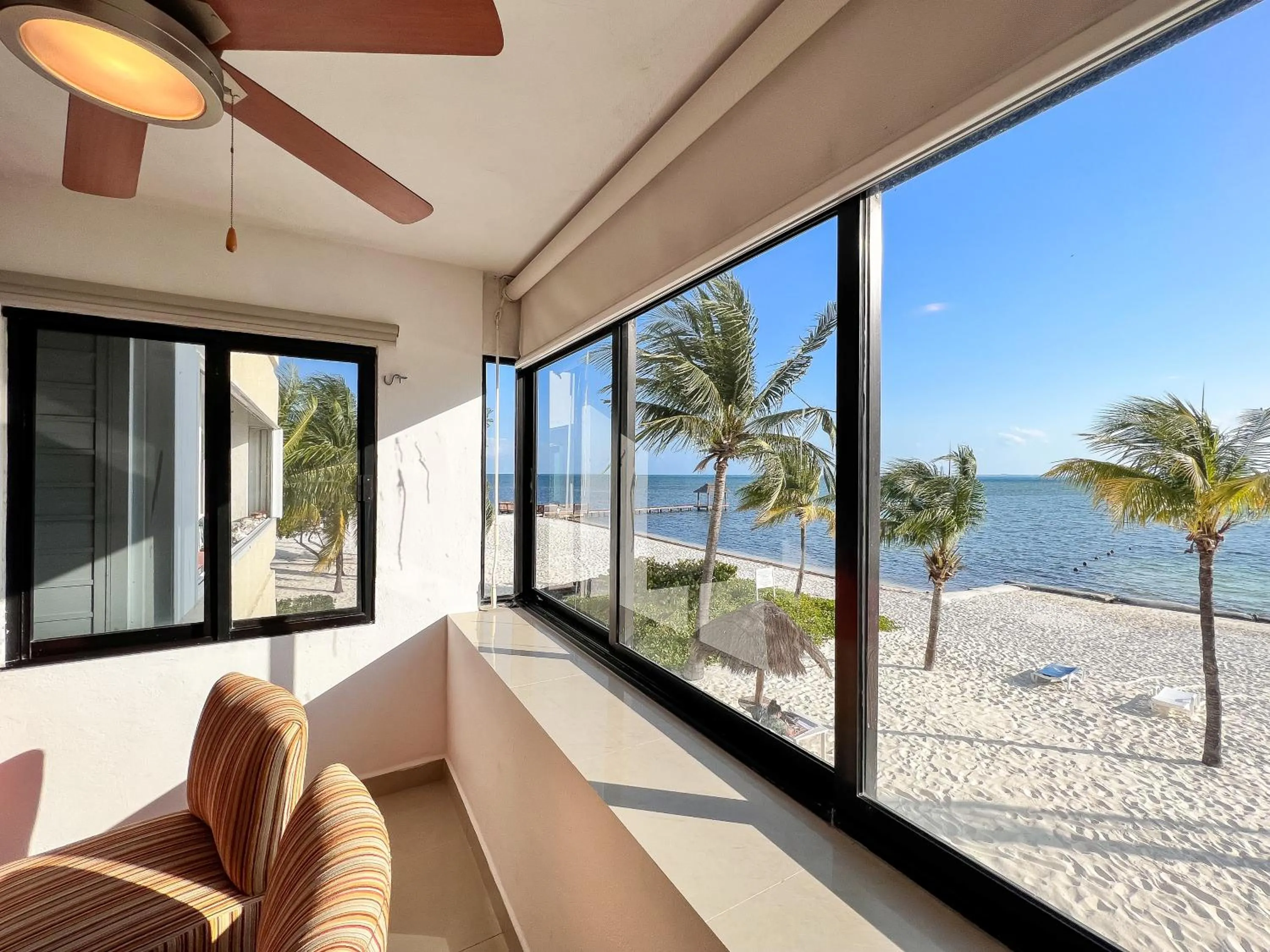 Day in Bello Mar de Cancun, Beautiful 2Br 2Ba Condo overlooking beach spectacular view!