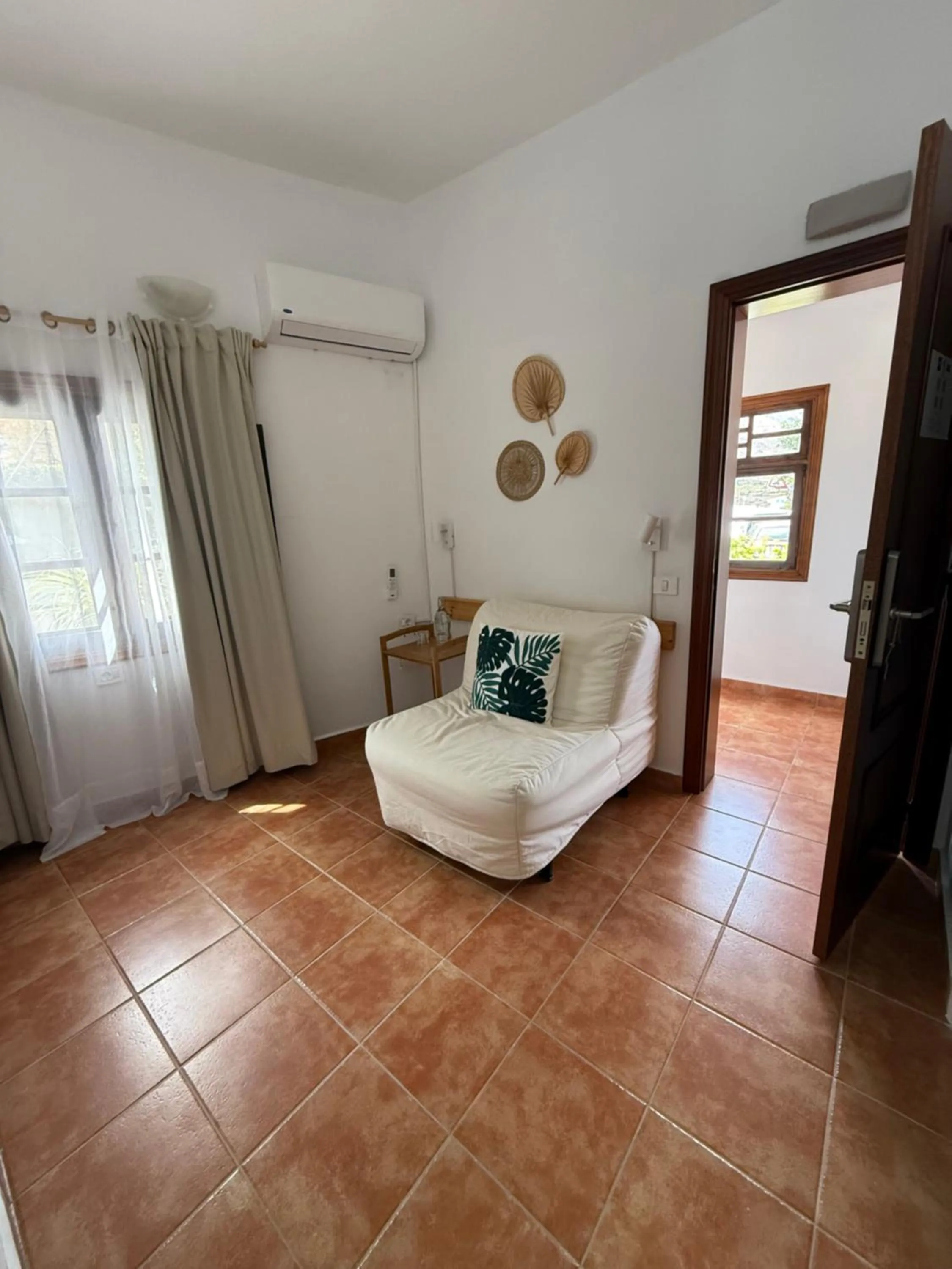 Living room, Bed in Geko Hotels