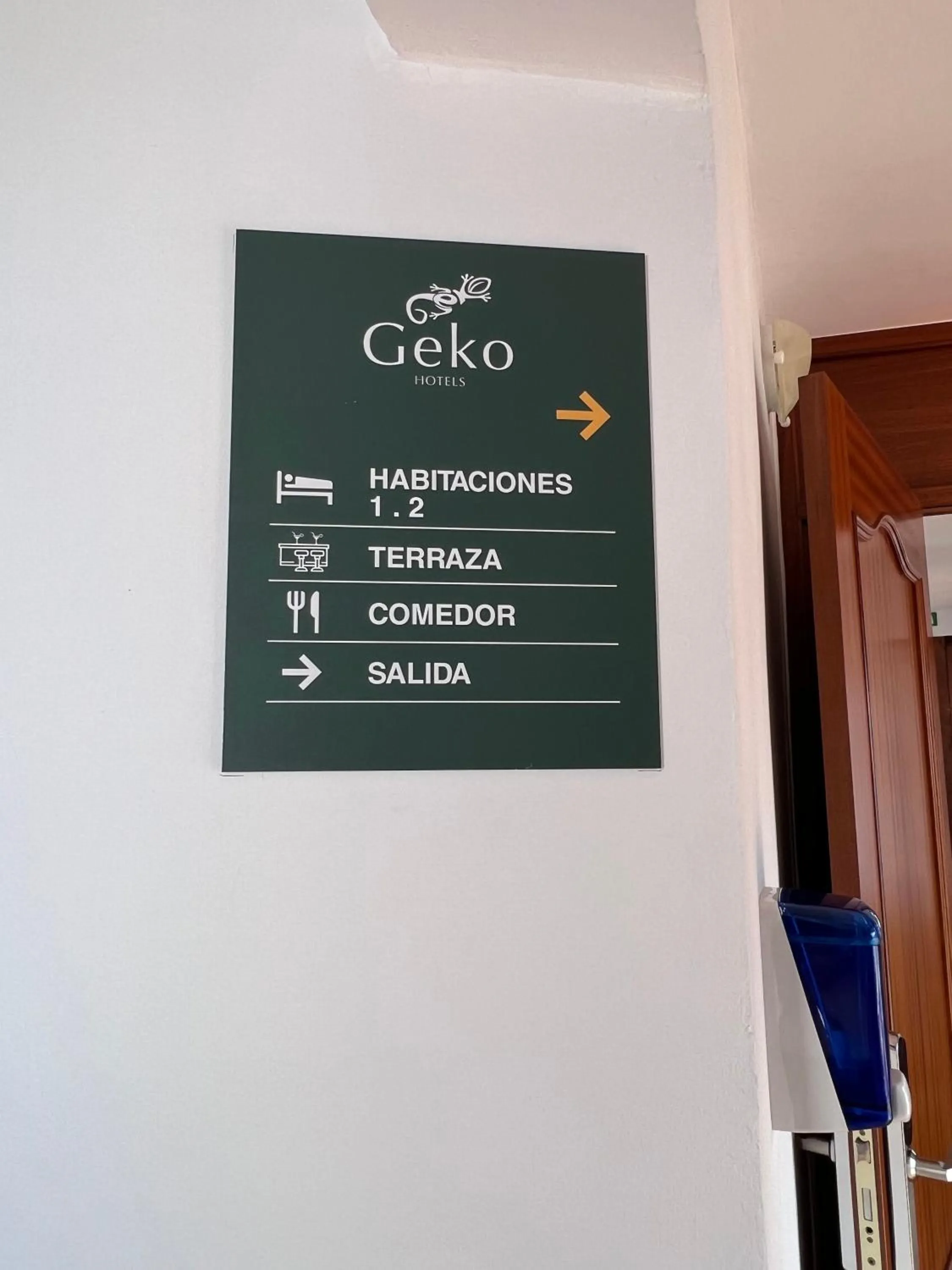 Logo/Certificate/Sign in Geko Hotels