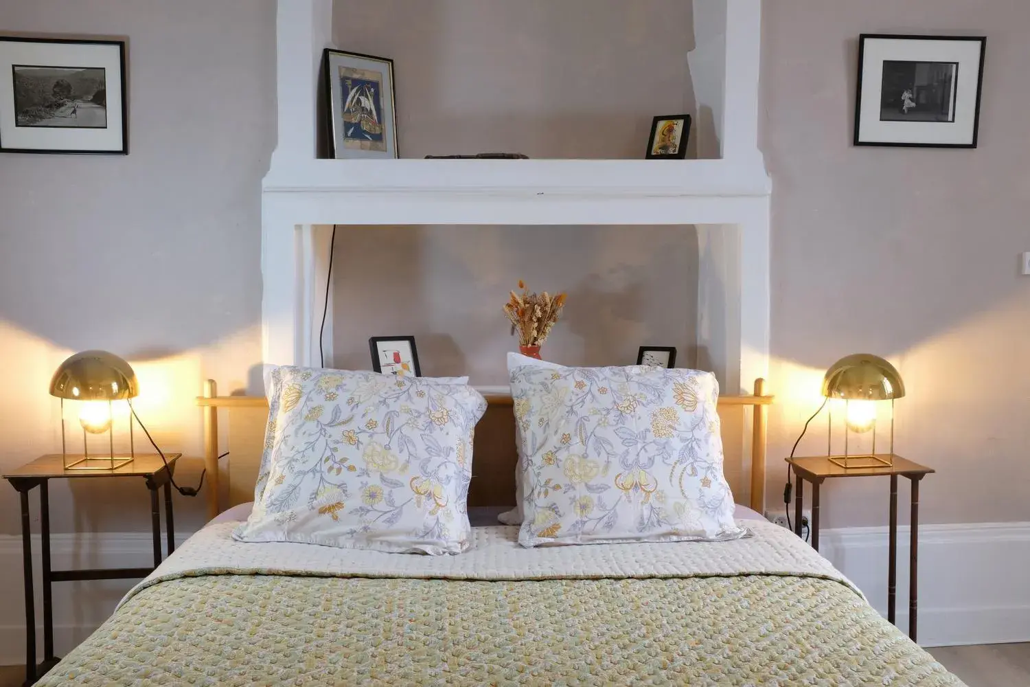 Double Room with Private Bathroom in La Verrière - Chambre d'hôtes et gîte de charme Double Room with Private Bathroom in La Verrière - Chambre d'hôtes et gîte de charme