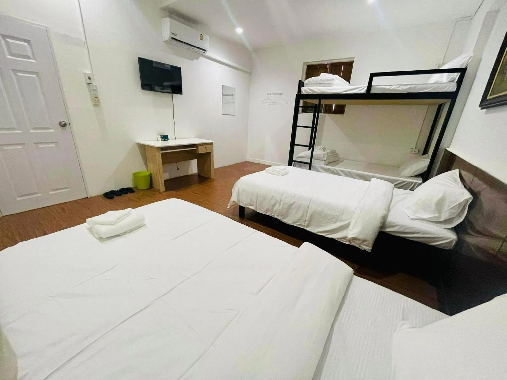 Bedroom, Bed in Lamoon Hostel