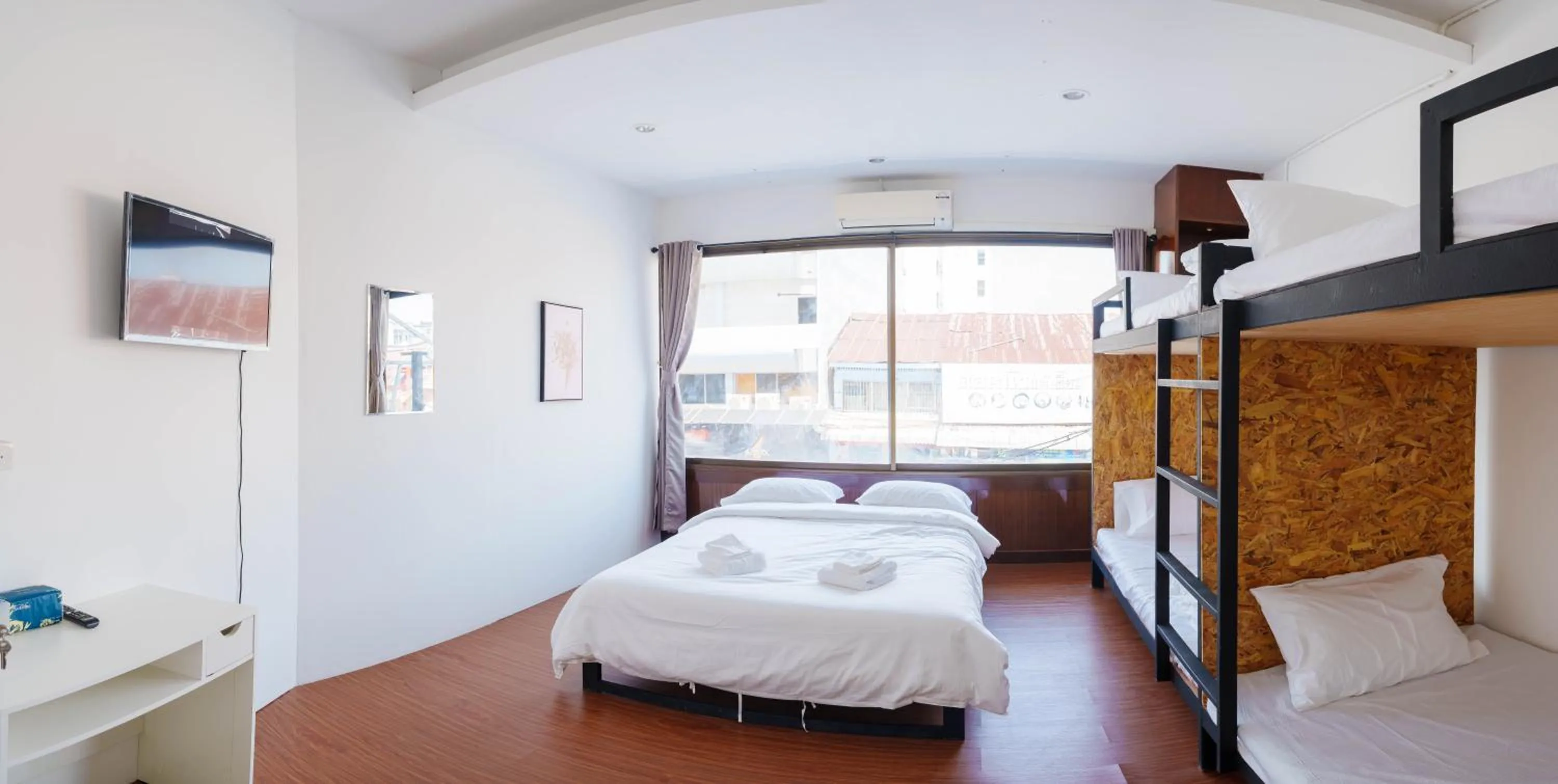 Bedroom, Bed in Lamoon Hostel