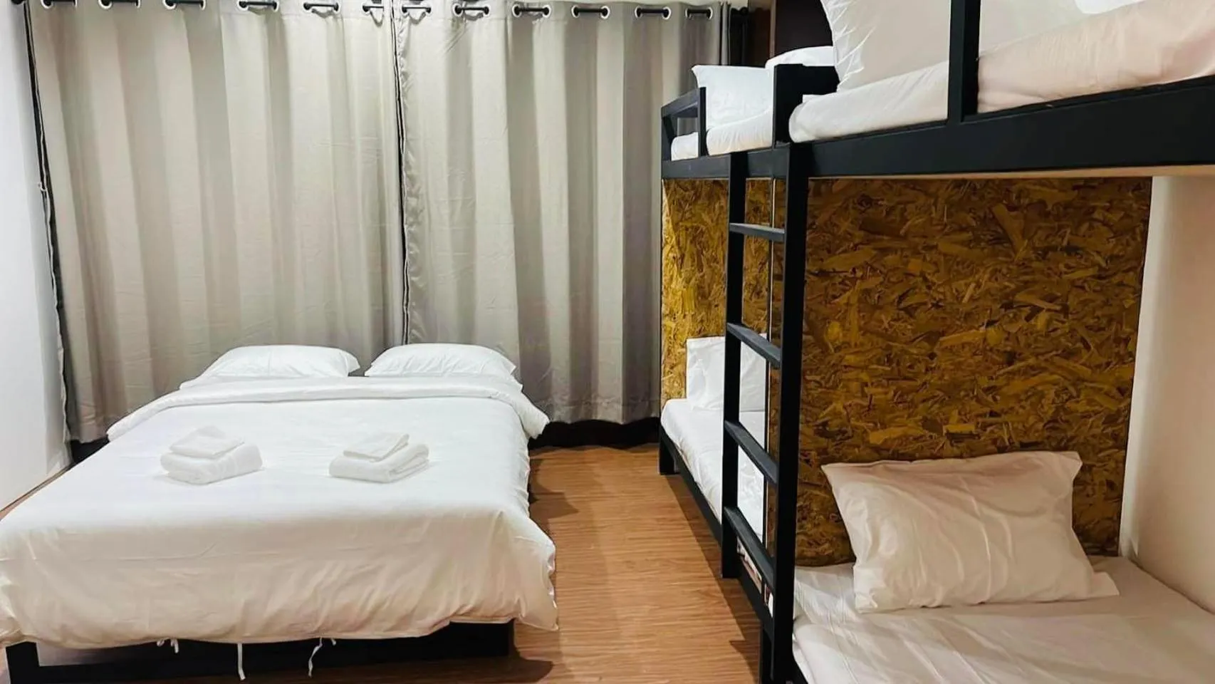 Bedroom, Bed in Lamoon Hostel