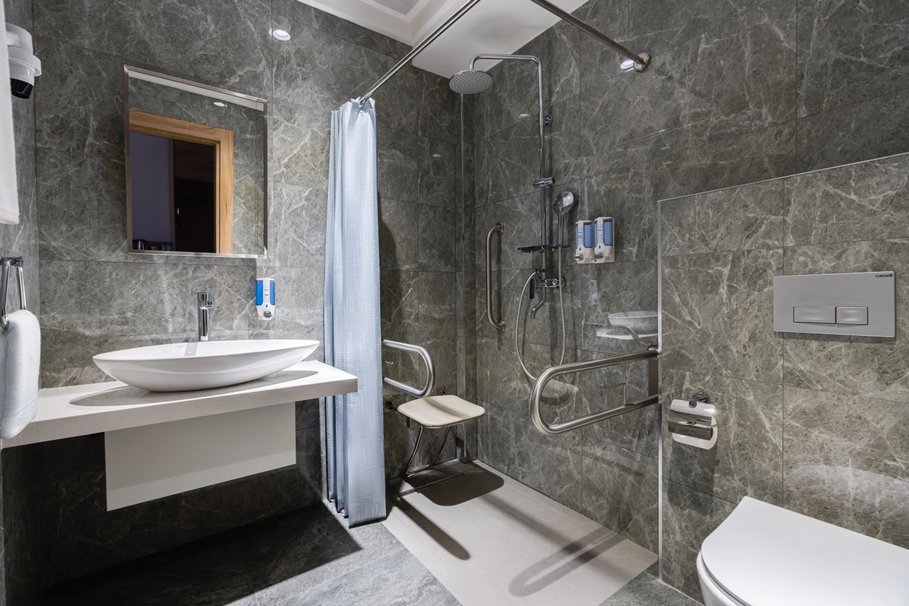 Shower in THE ELEMENTS HOTEL