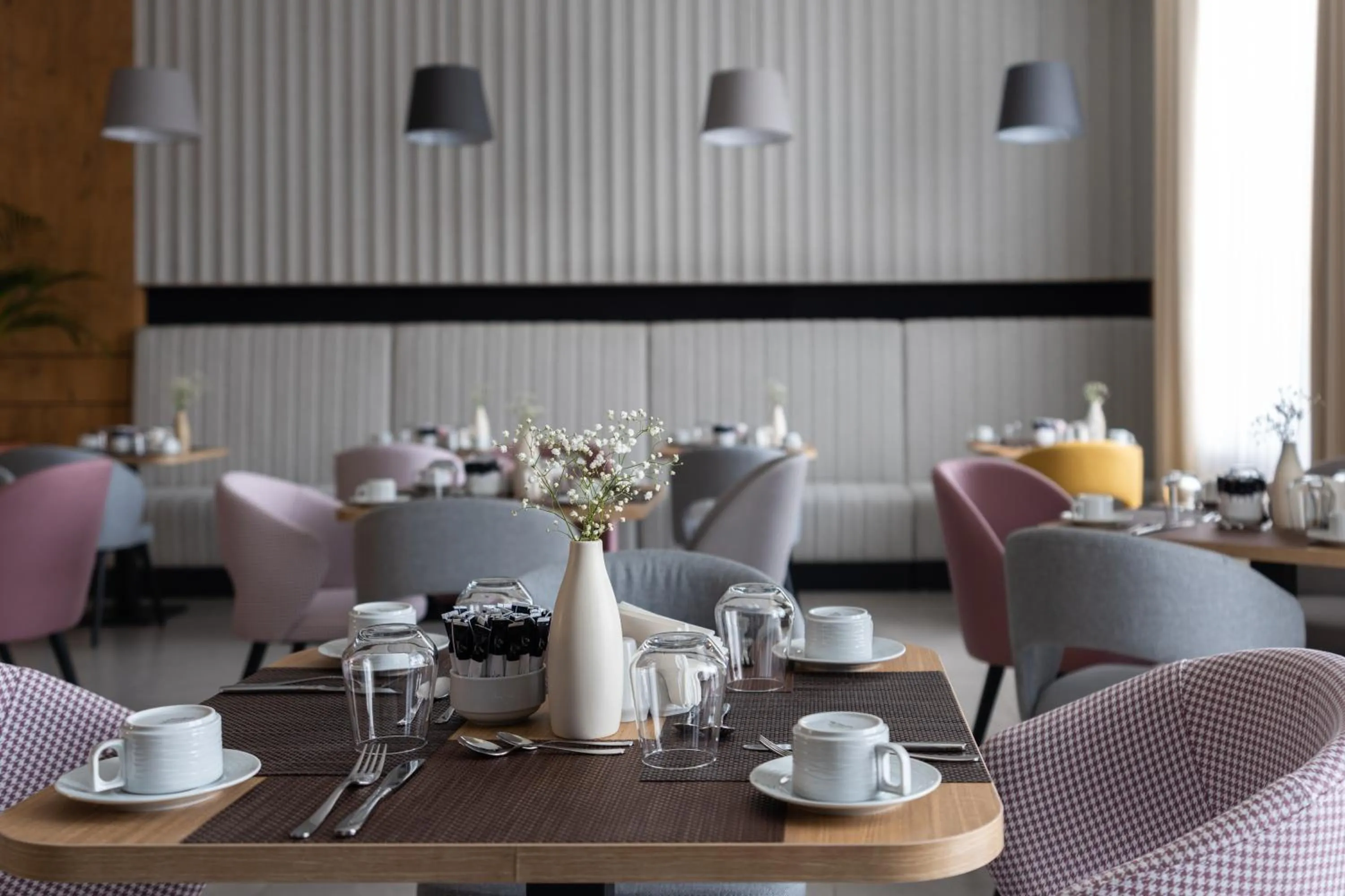 Restaurant/places to eat in THE ELEMENTS HOTEL