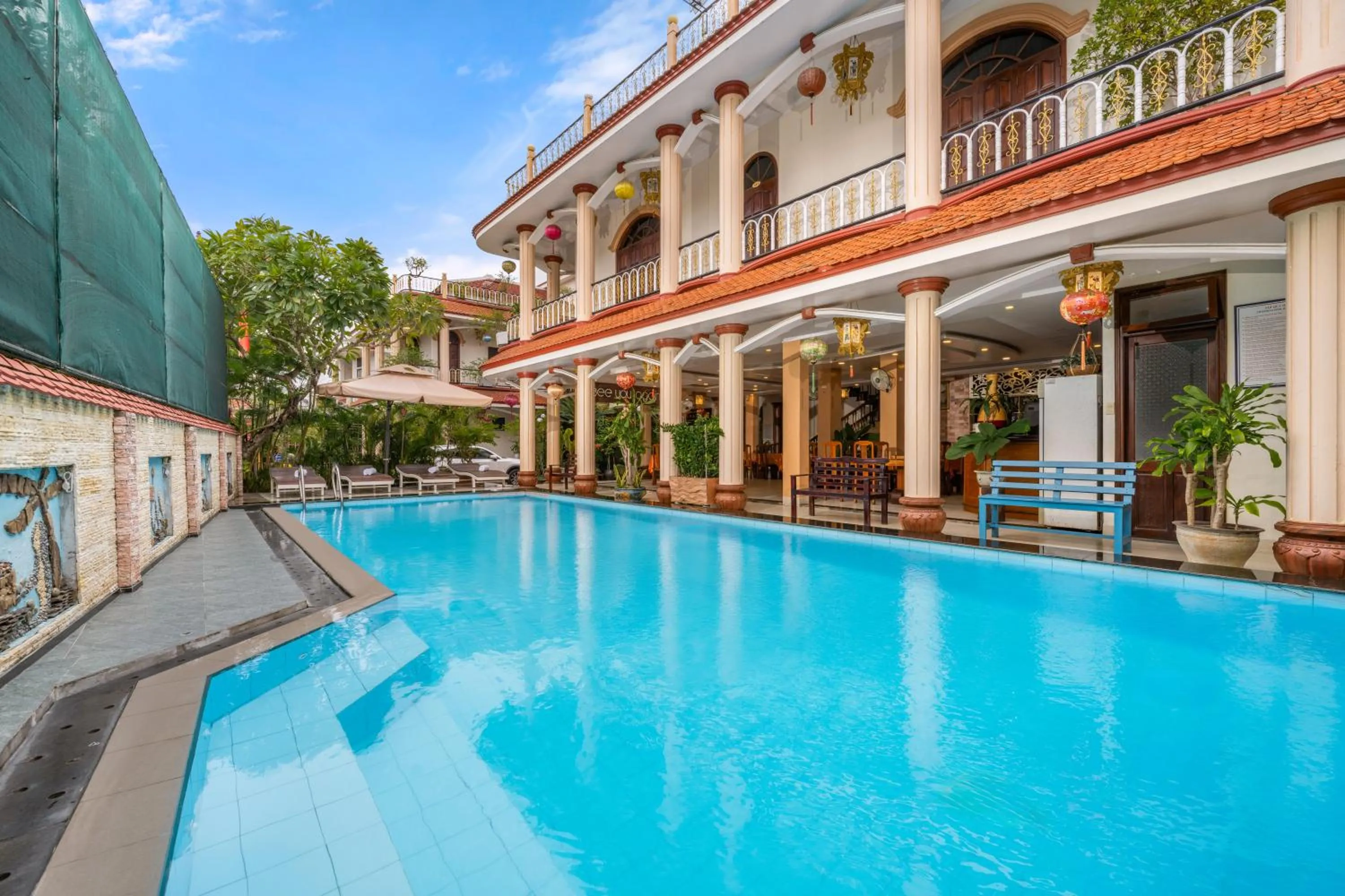 Swimming pool in Flower Villa - STAY 24H