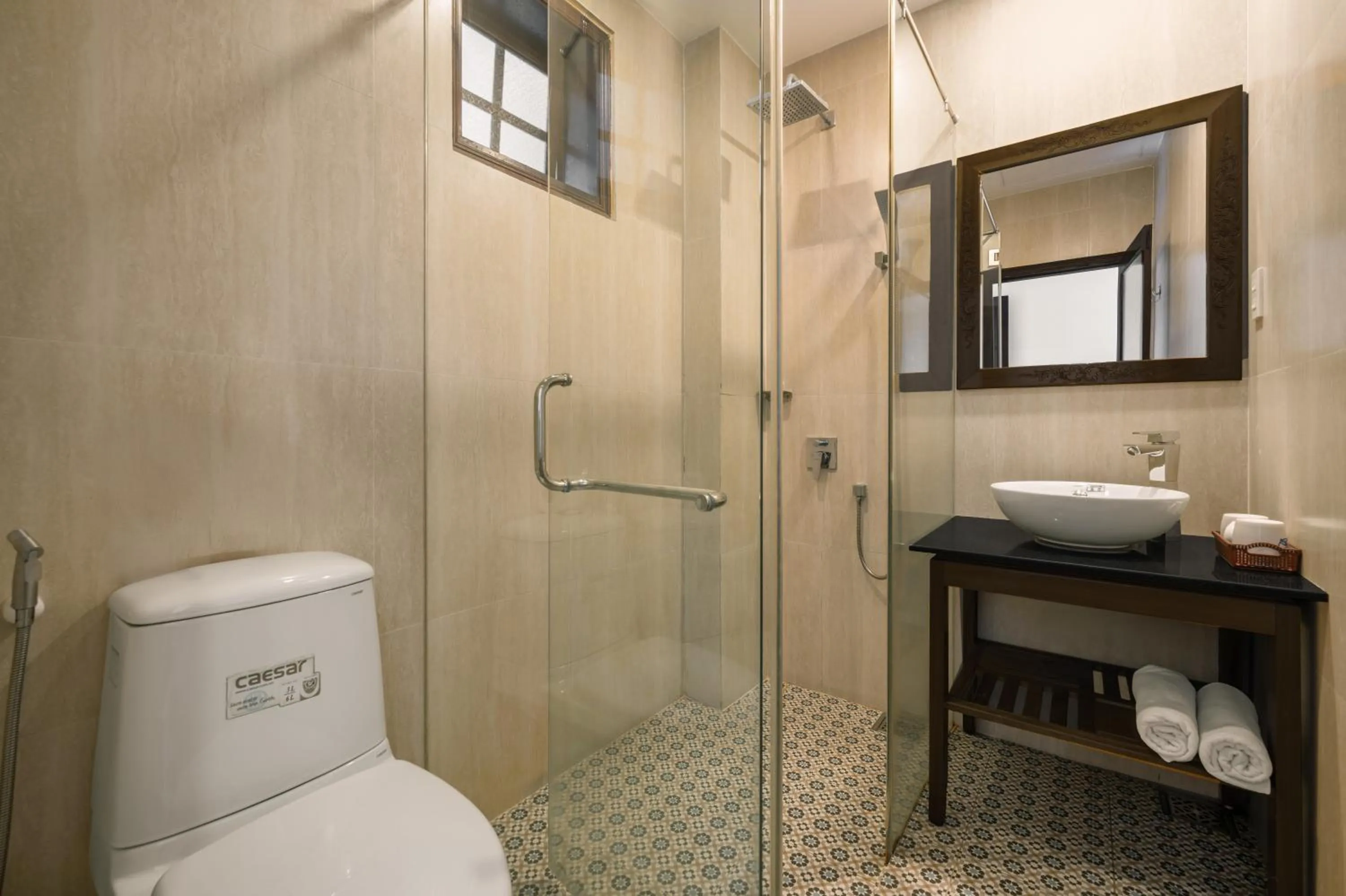 Shower in Flower Villa - STAY 24H