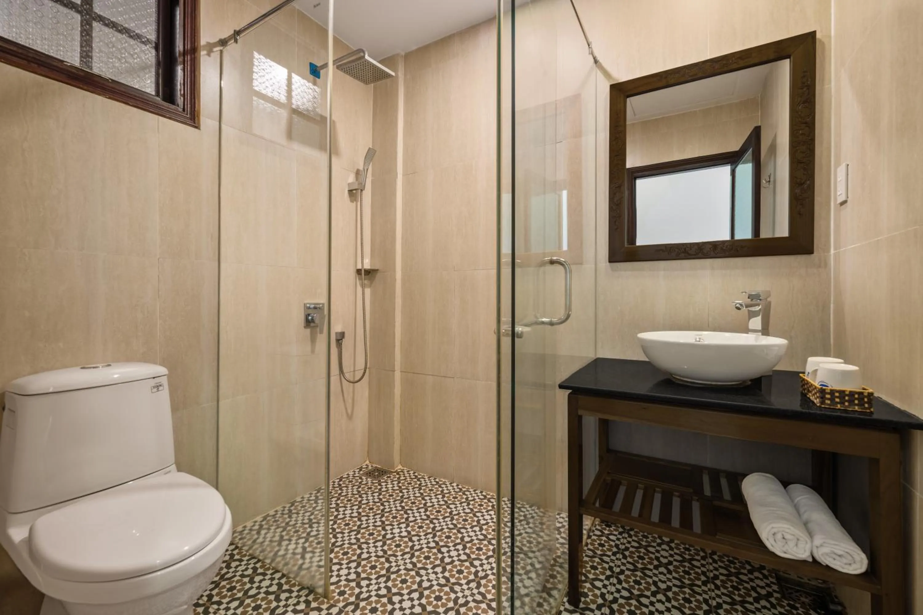 Shower in Flower Villa - STAY 24H