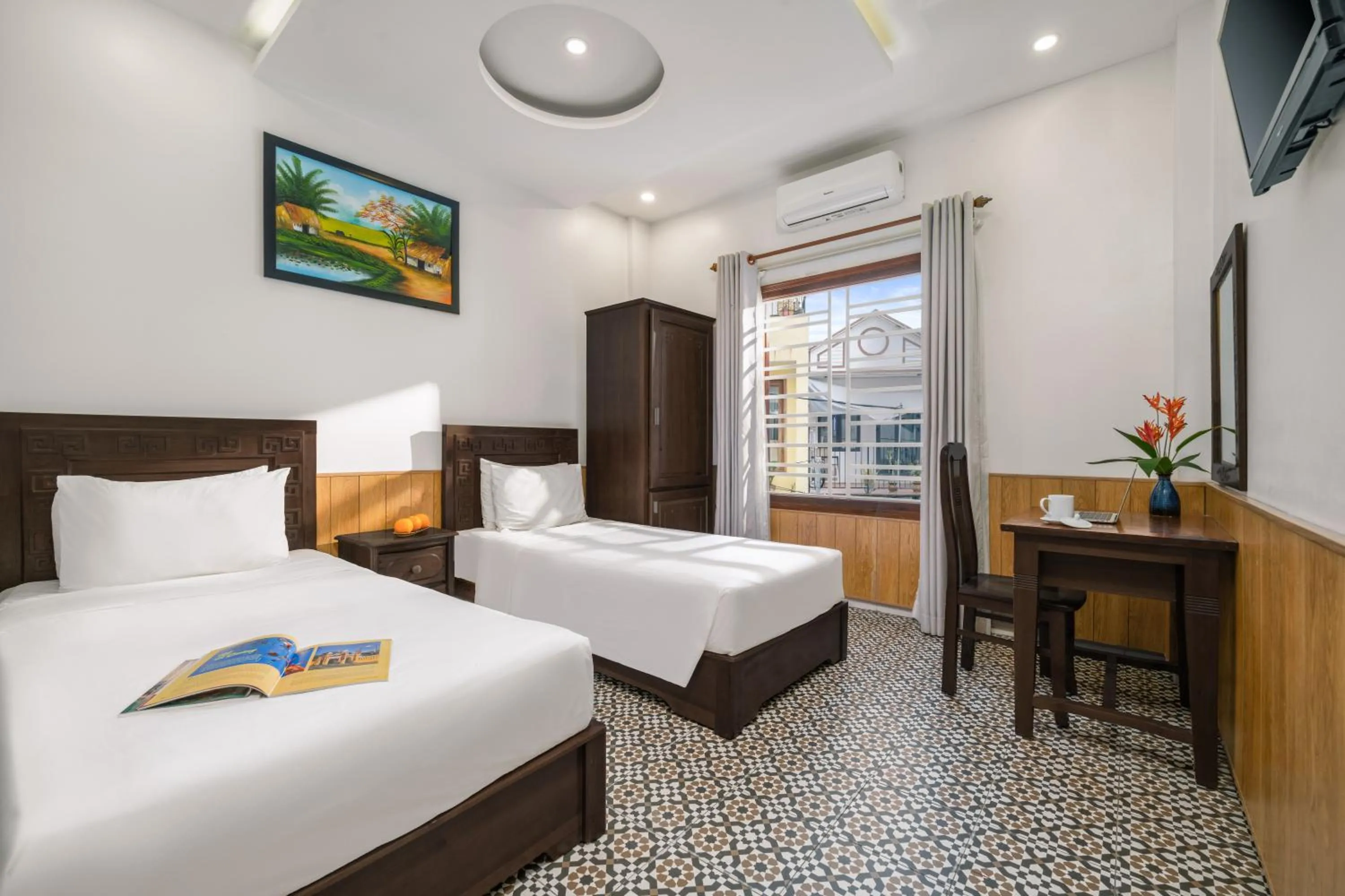 Communal lounge/ TV room, Bed in Flower Villa - STAY 24H