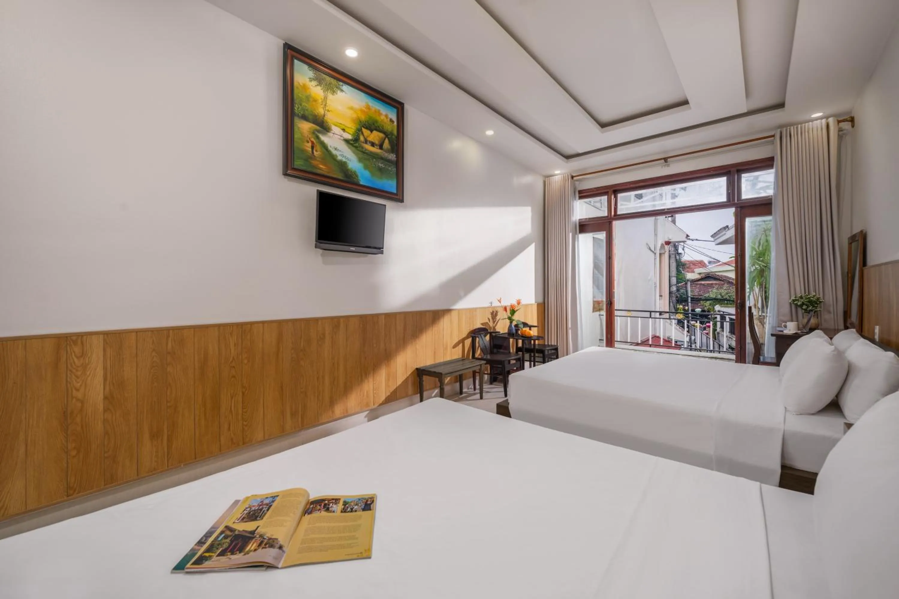 Communal lounge/ TV room, Bed in Flower Villa - STAY 24H