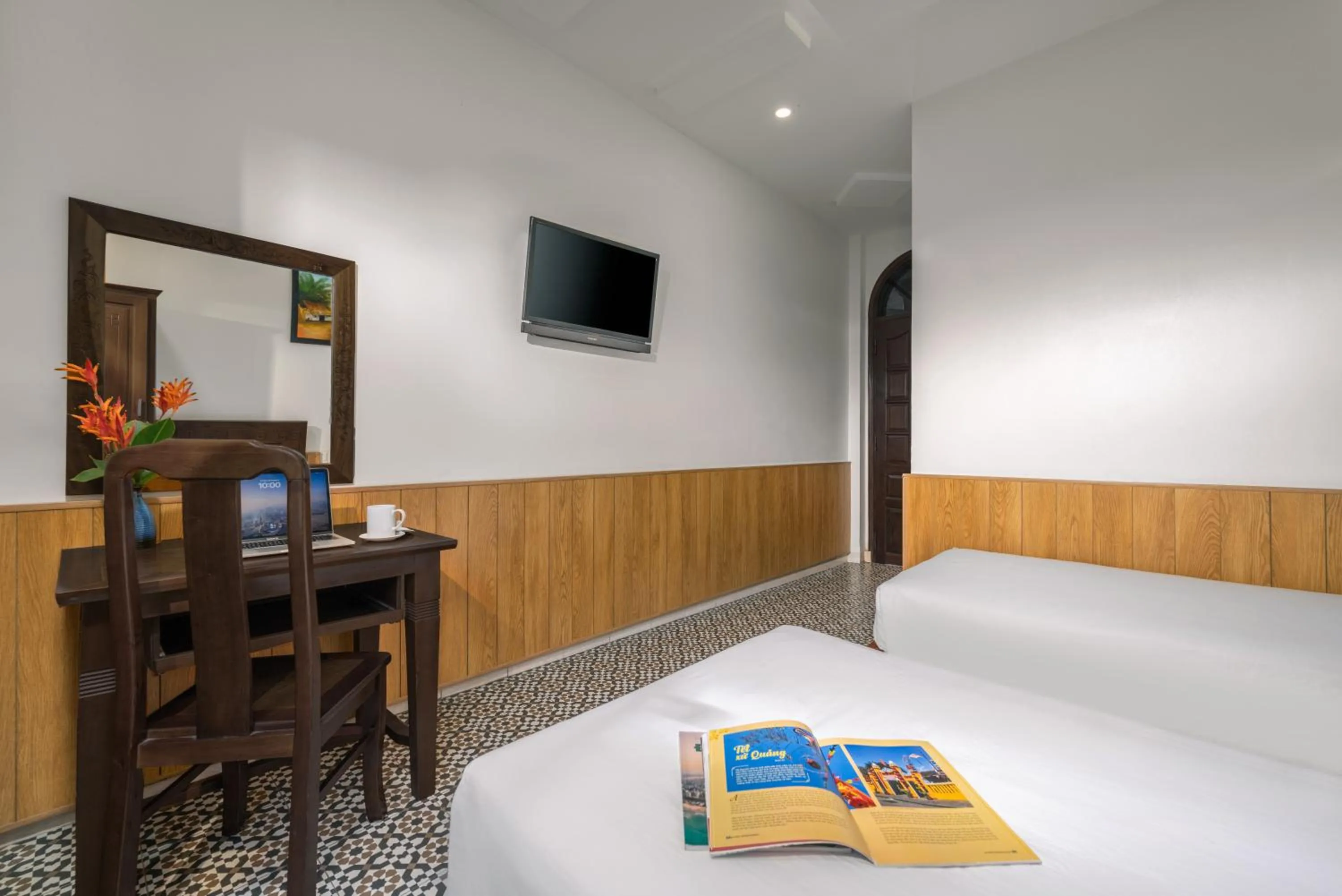 Communal lounge/ TV room, Bed in Flower Villa - STAY 24H