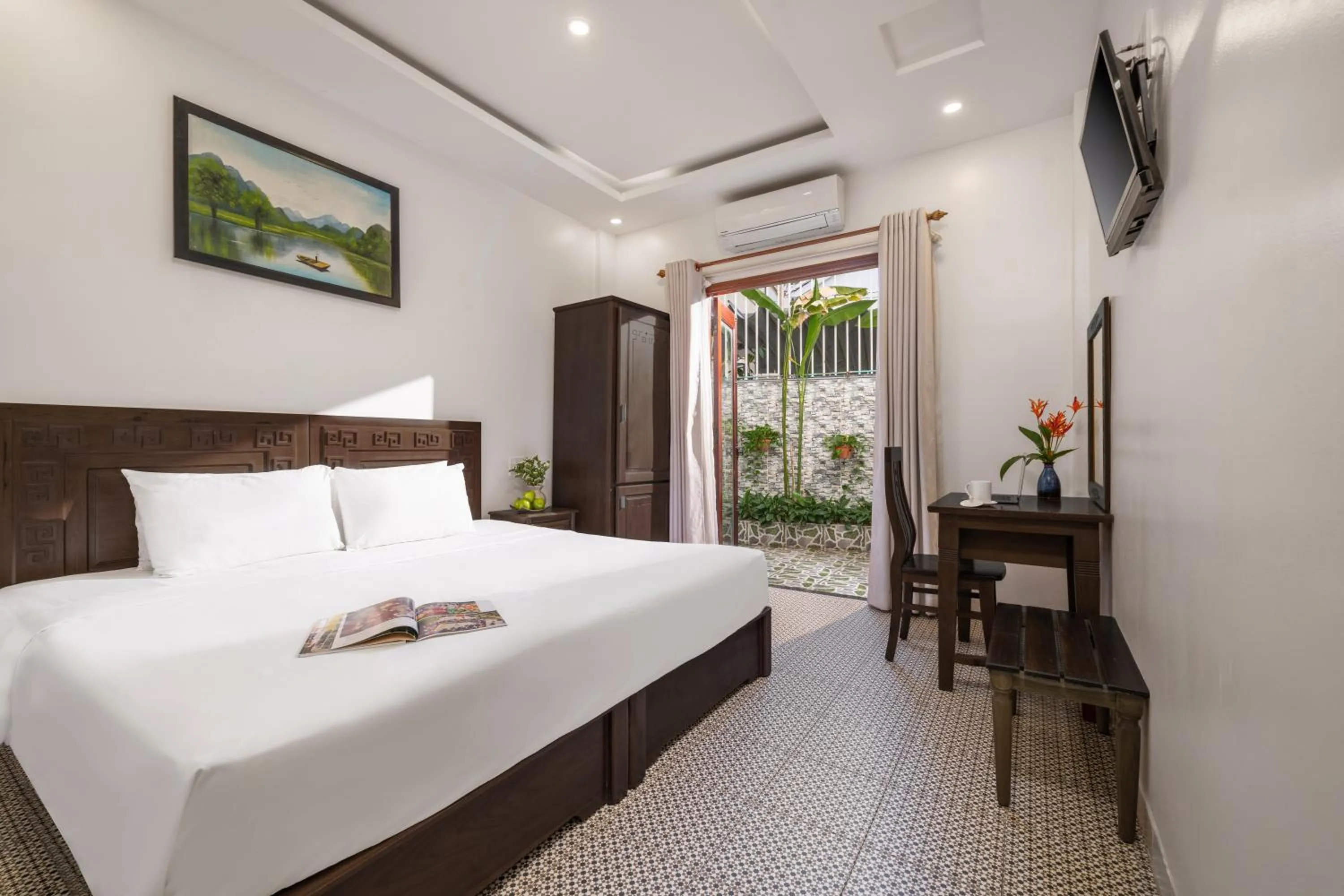 TV and multimedia, Bed in Flower Villa - STAY 24H