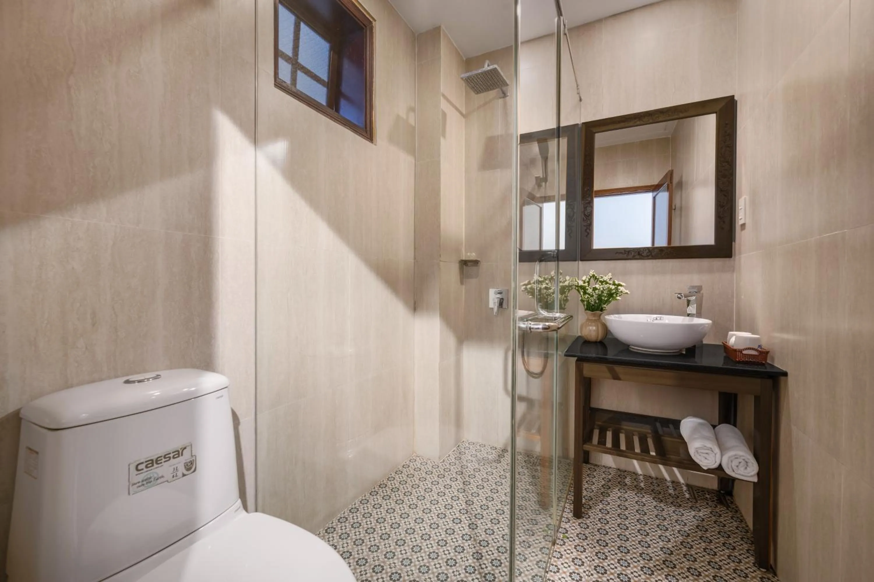 Shower in Flower Villa - STAY 24H