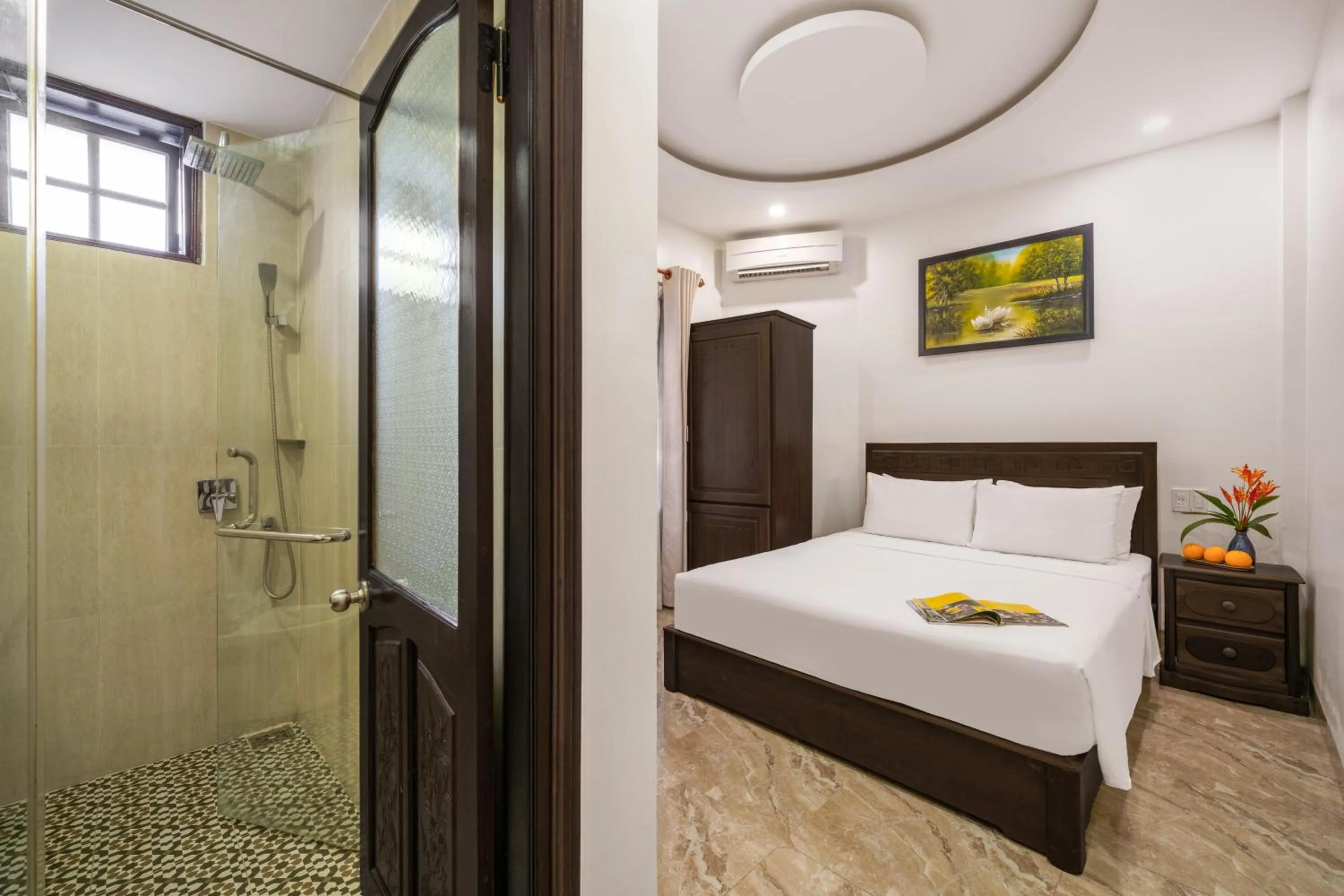 Shower, Bed in Flower Villa - STAY 24H