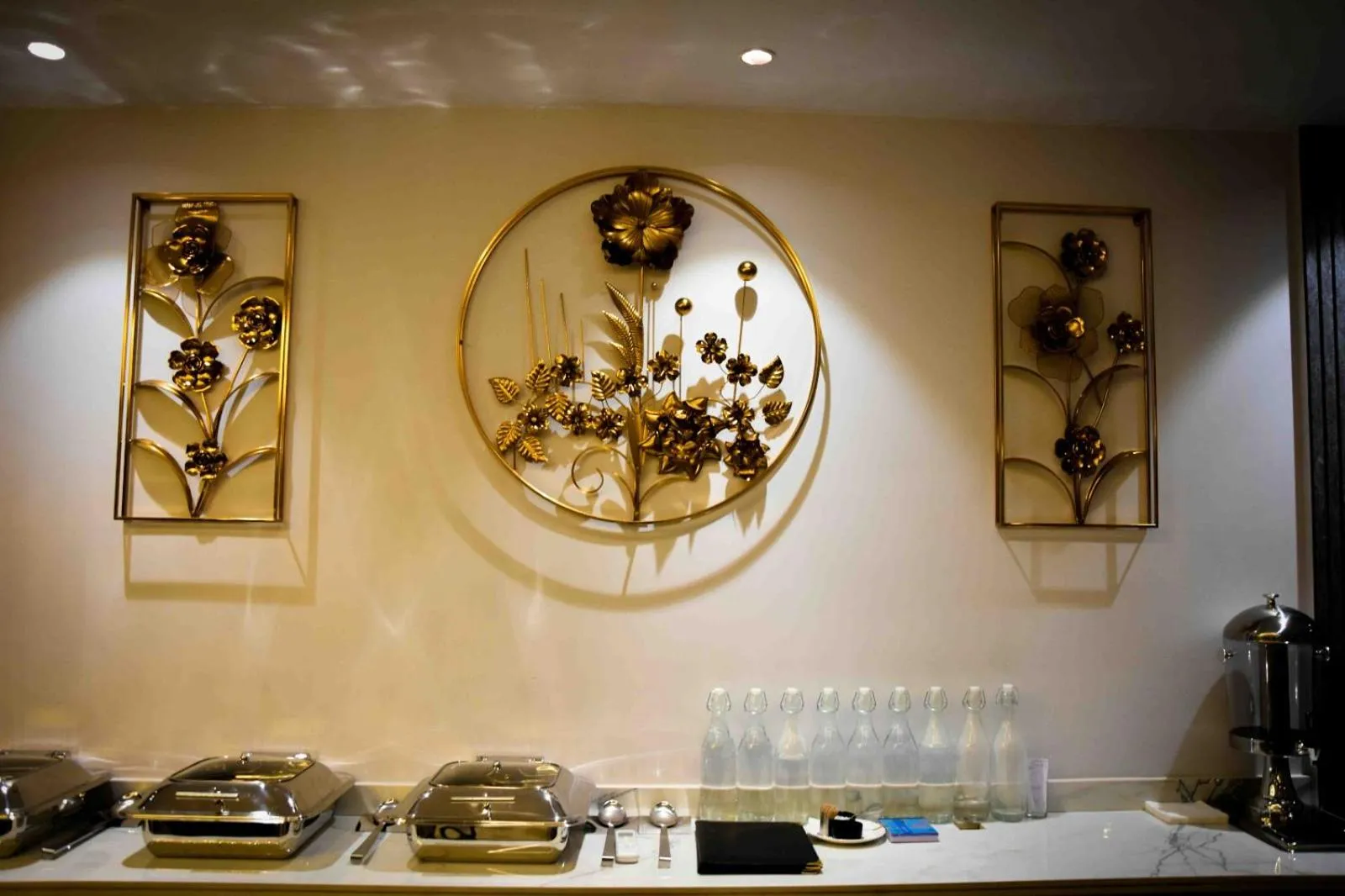 Restaurant/places to eat in Hotel Azul Ganga