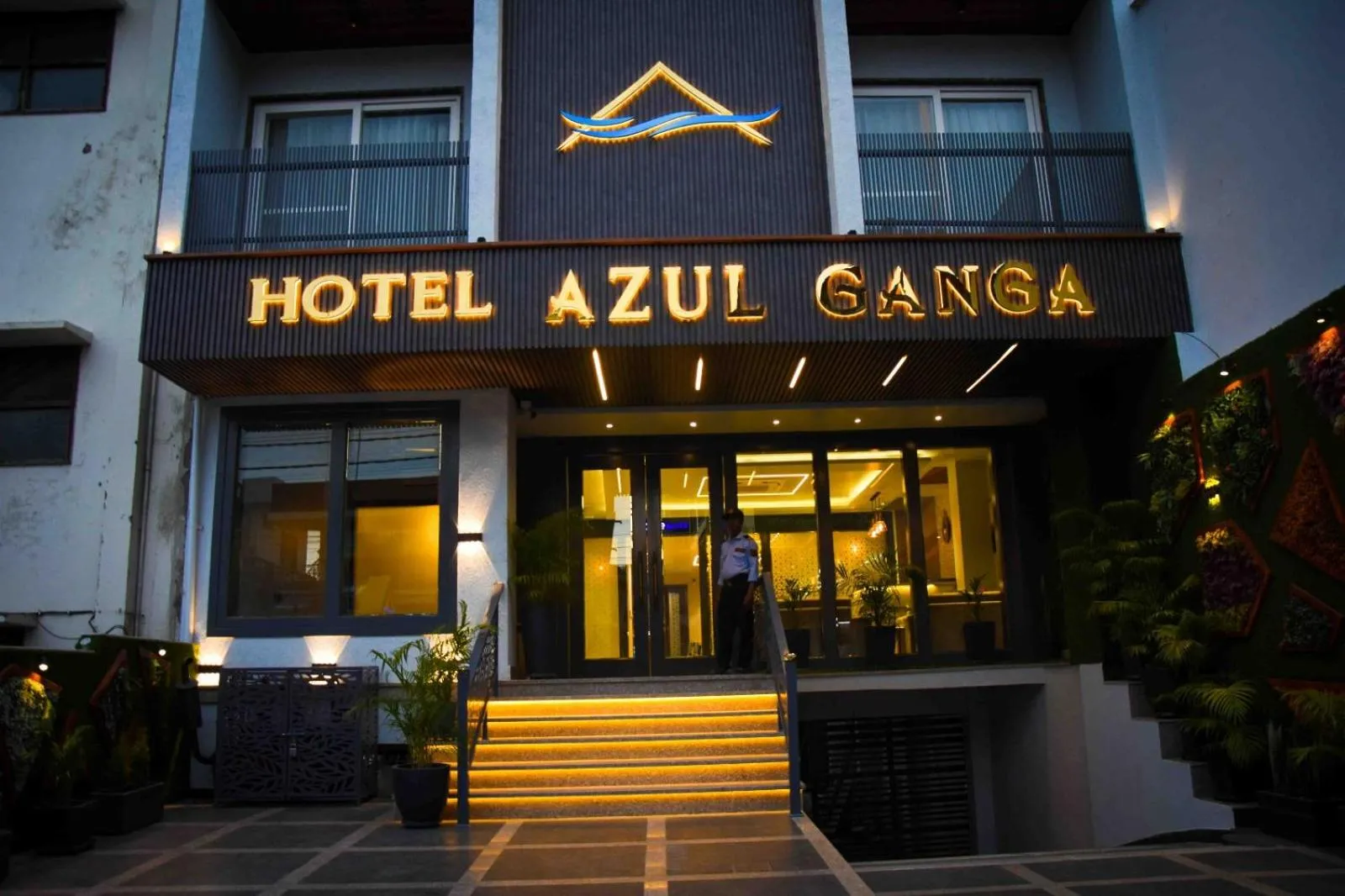 Facade/entrance in Hotel Azul Ganga