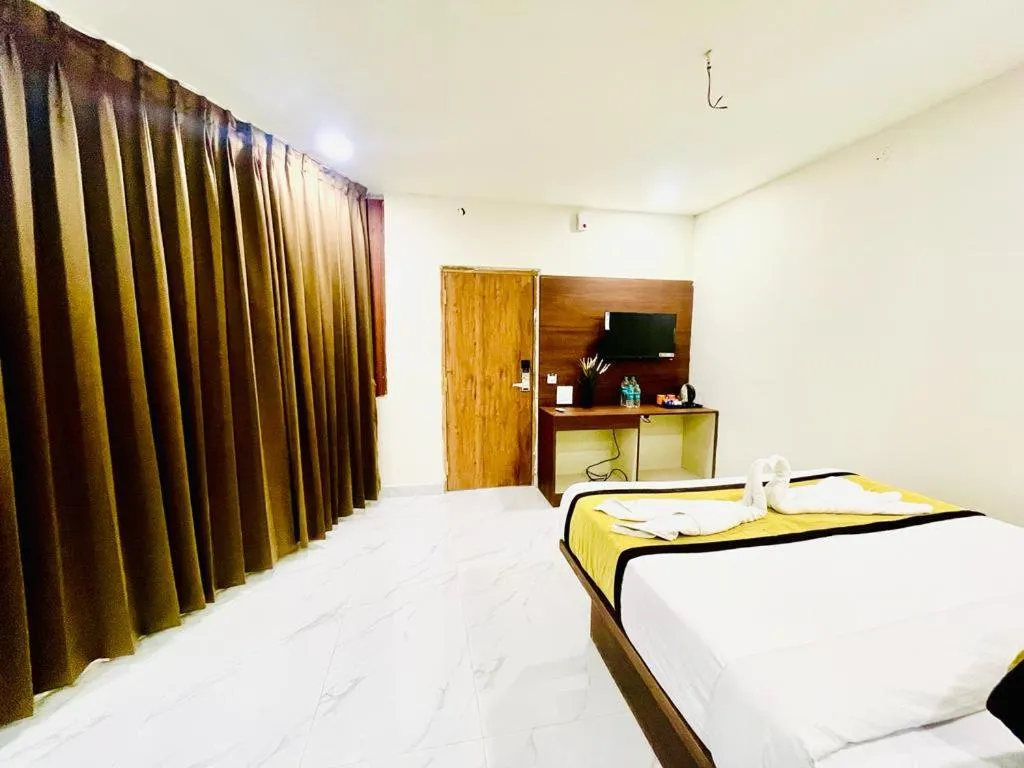 Property building, Bed in Hotel Eagle Grand Airport Zone