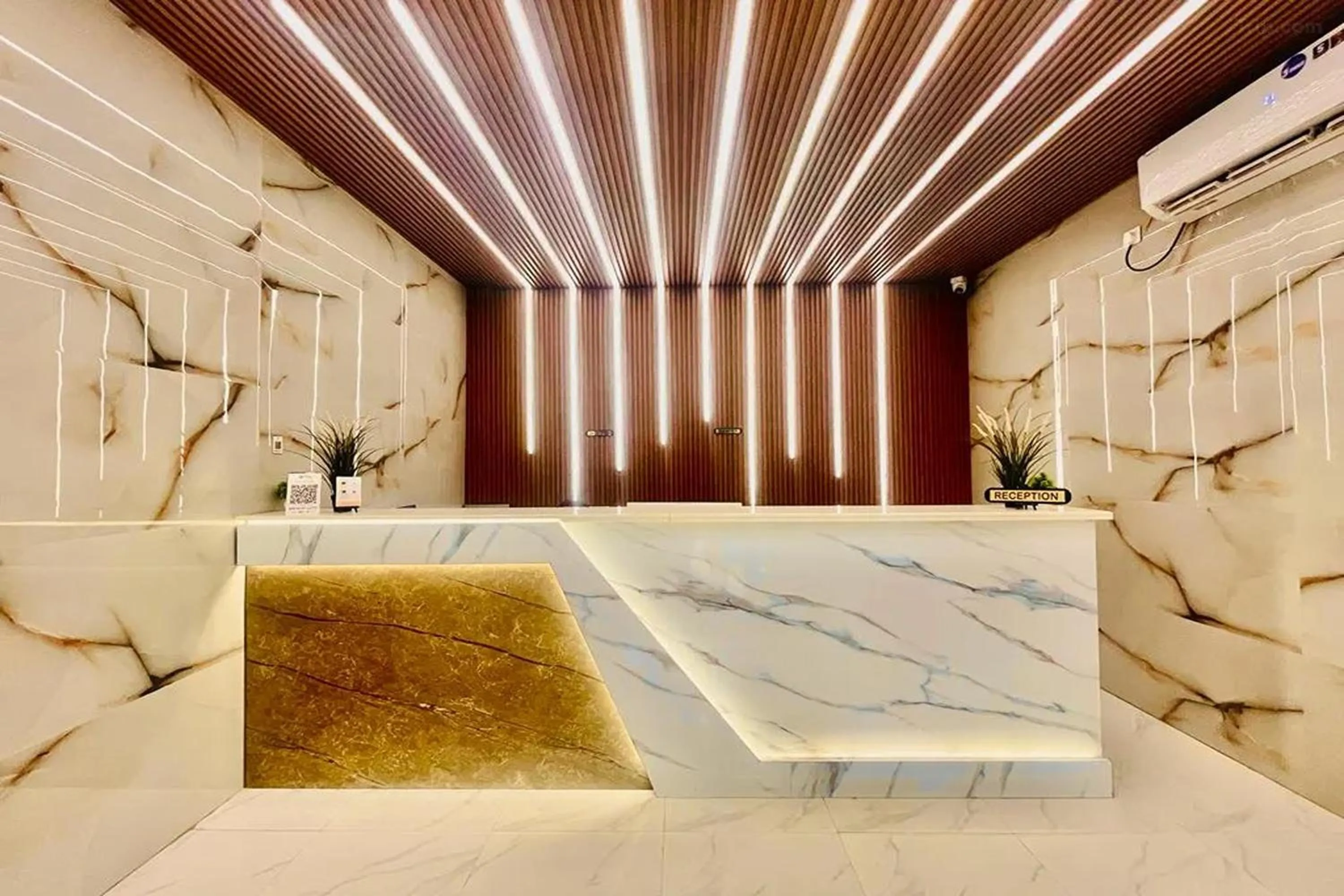 Lobby or reception in Hotel Eagle Grand Airport Zone