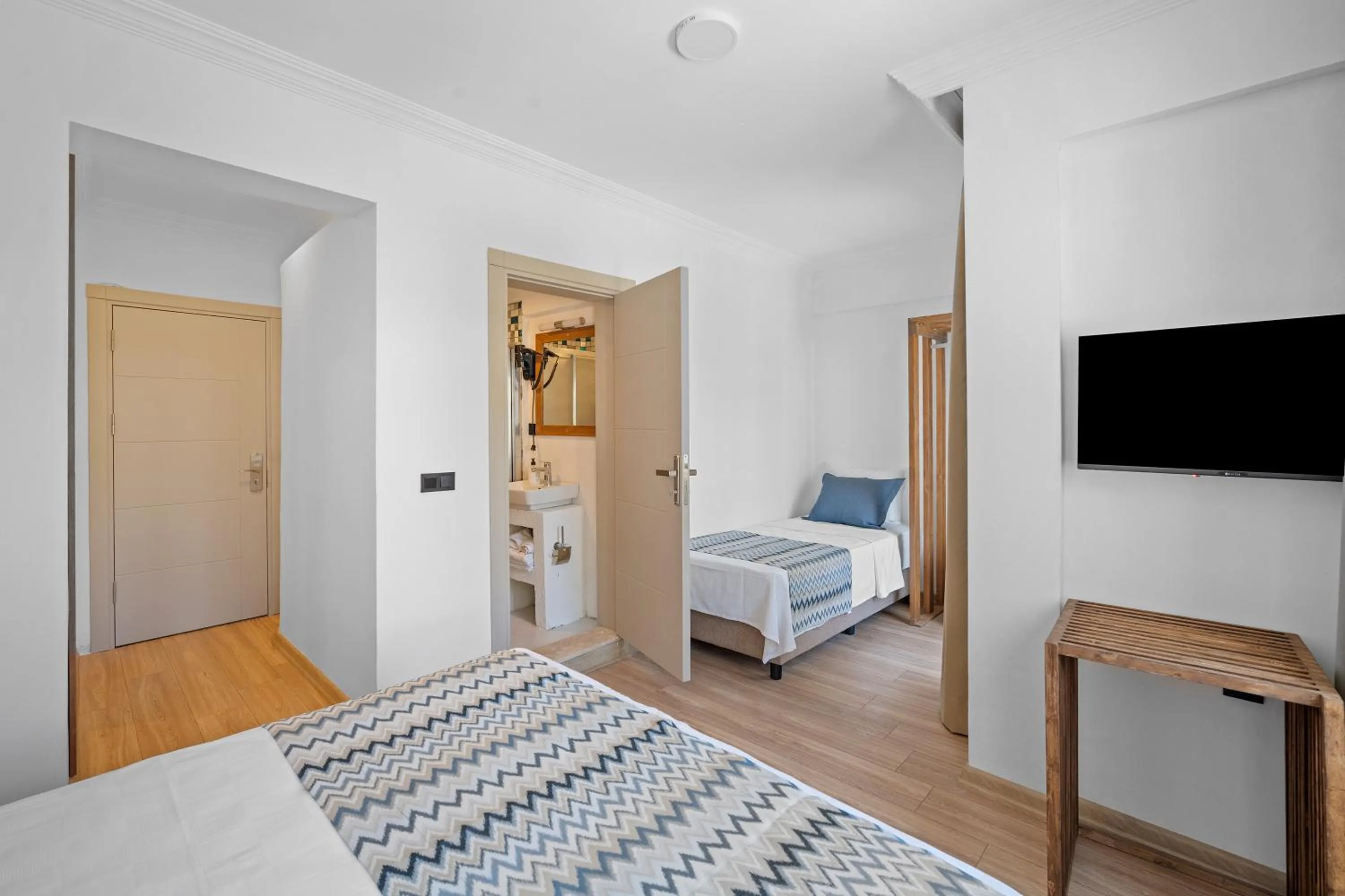 Photo of the whole room, Bed in Costa Viva Bodrum