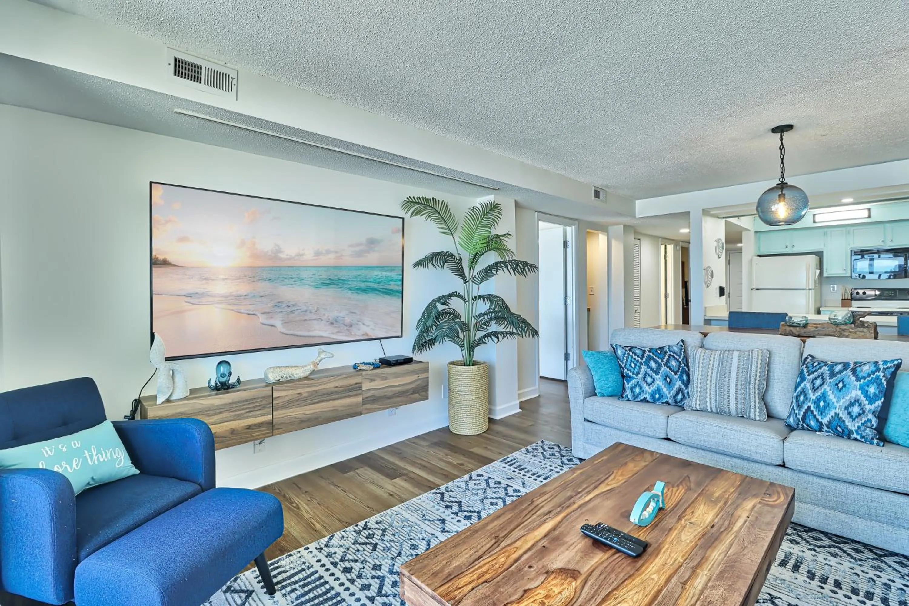 TV and multimedia in Direct Ocean Front 3BR 3BA Beach Front