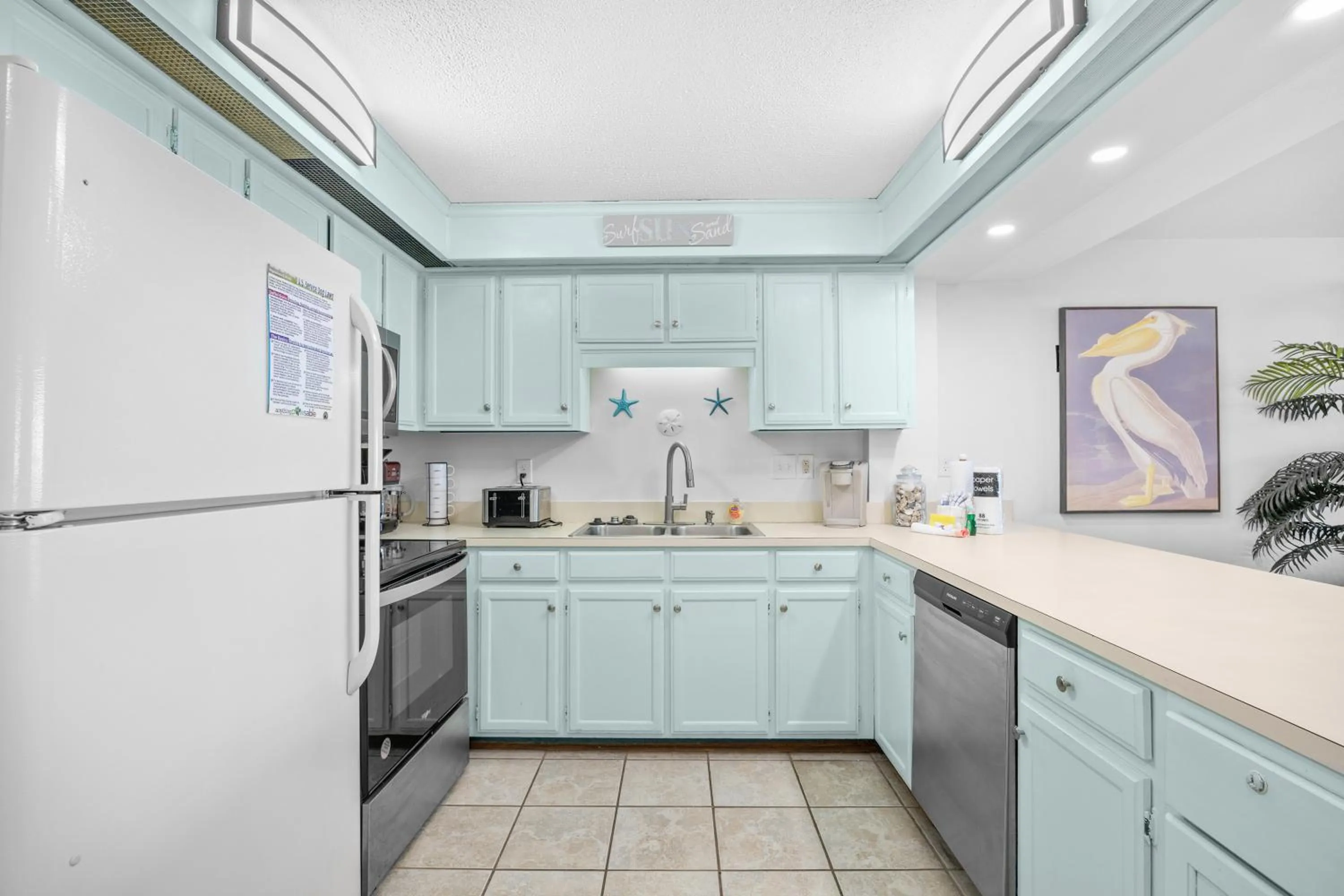 Kitchen or kitchenette in Direct Ocean Front 3BR 3BA Beach Front