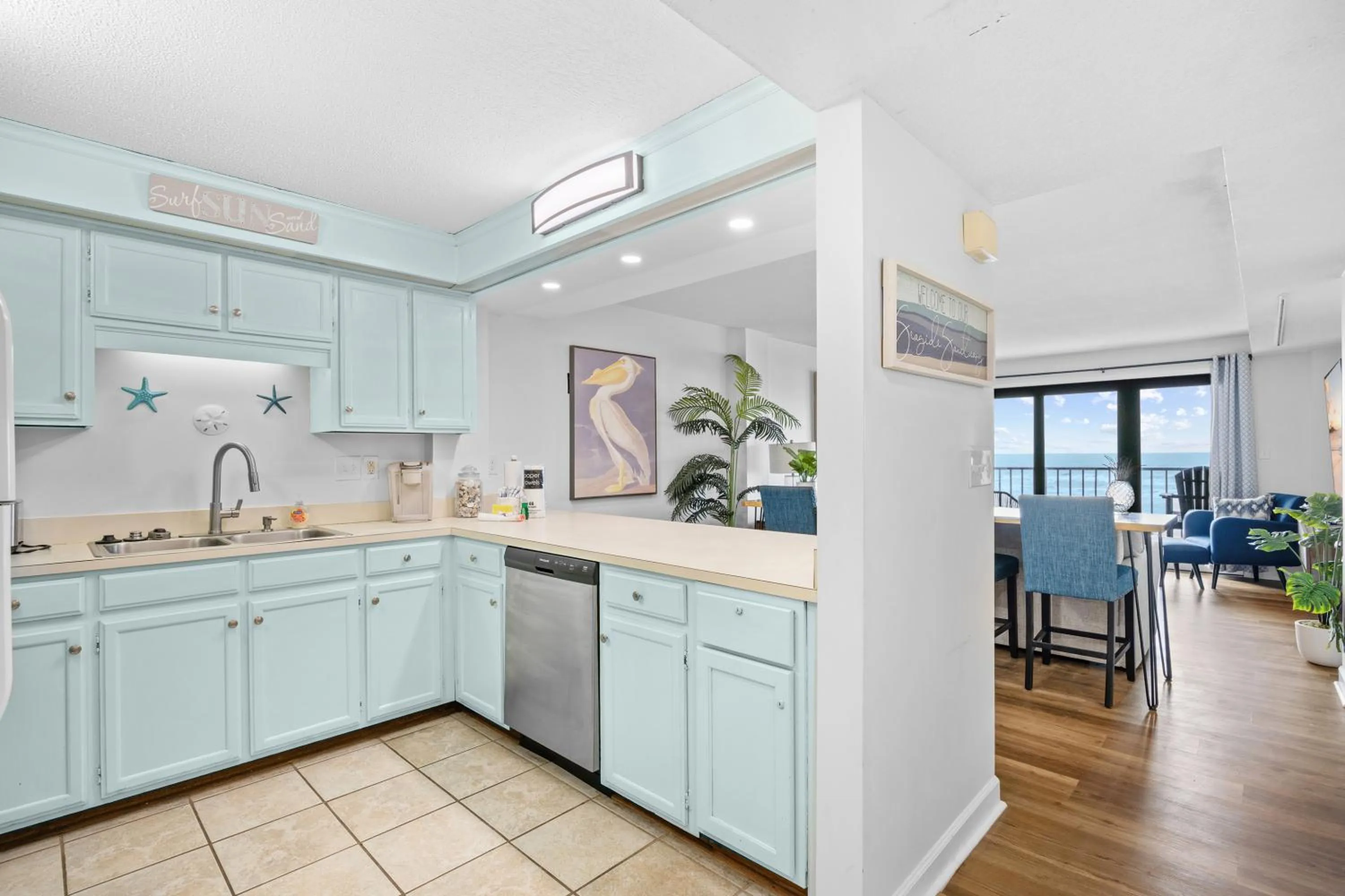 Kitchen or kitchenette in Direct Ocean Front 3BR 3BA Beach Front