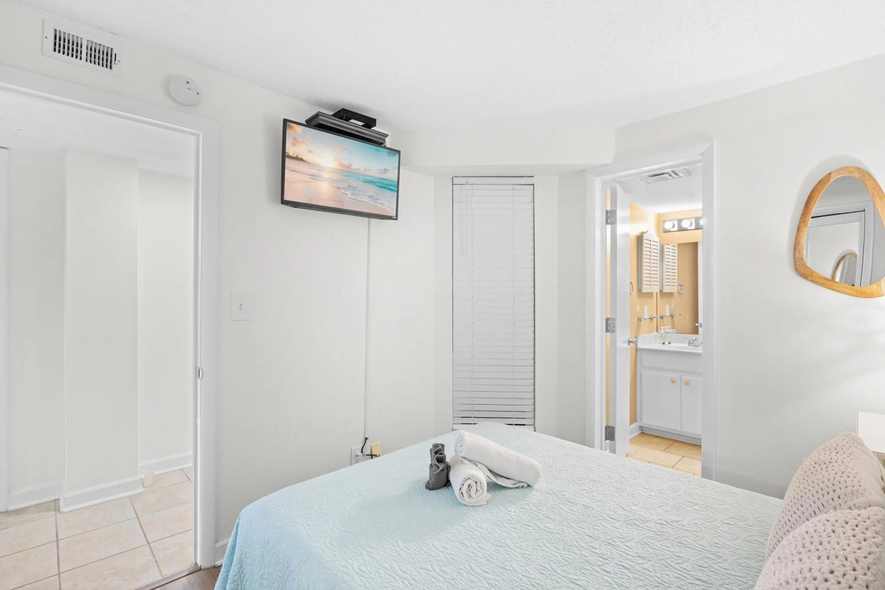 Bed in Direct Ocean Front 3BR 3BA Beach Front