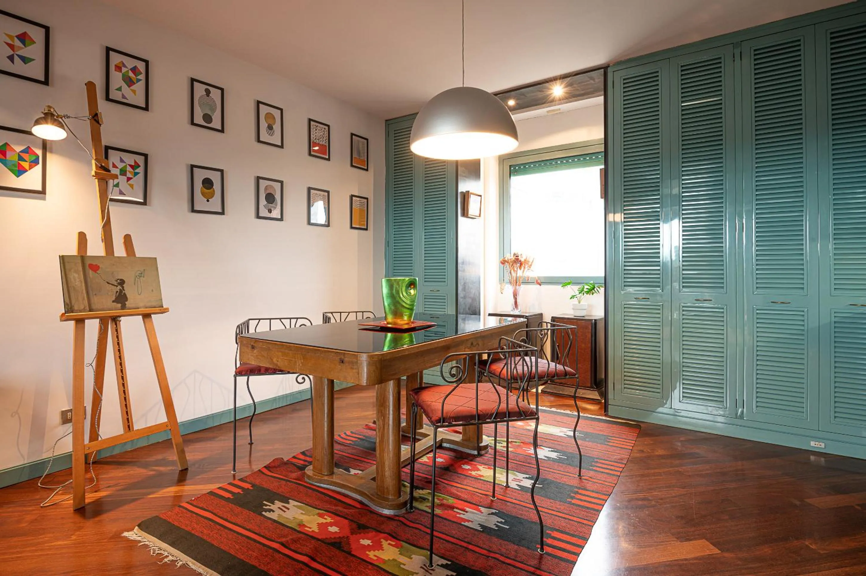 Dining area in Tiffany's apartment Flaminio
