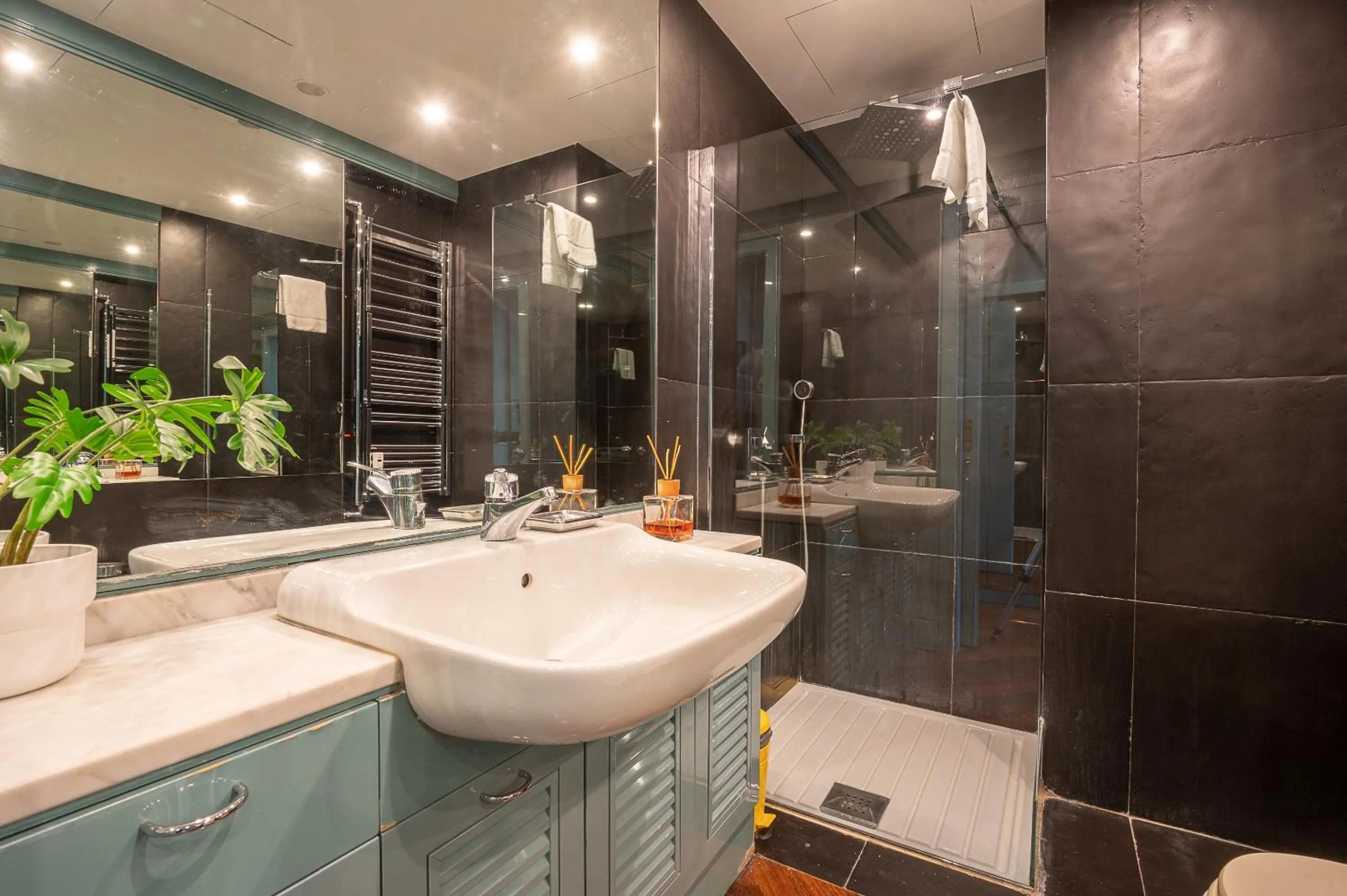 Bathroom in Tiffany's apartment Flaminio