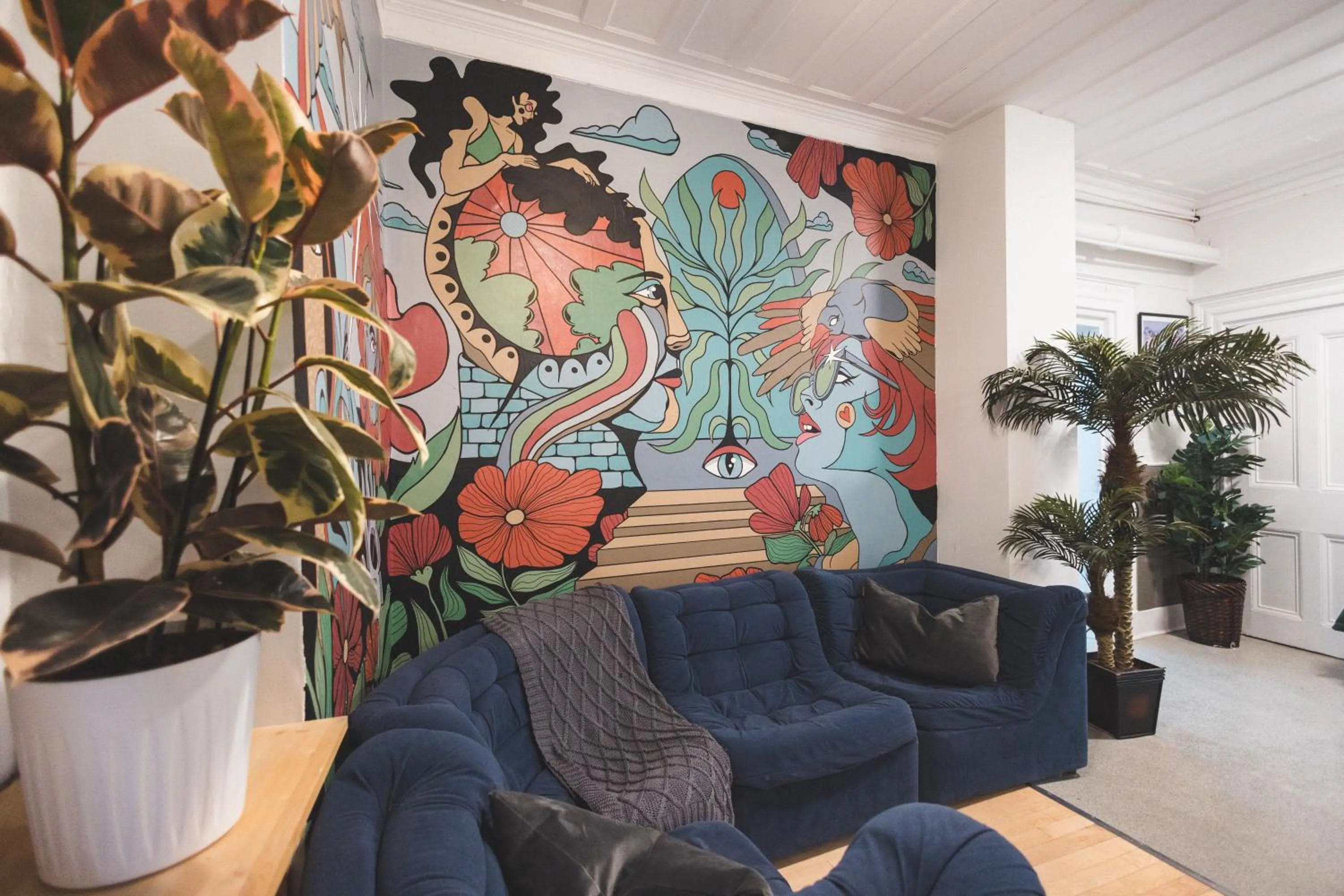 Communal lounge/ TV room in Auberge de la Paix