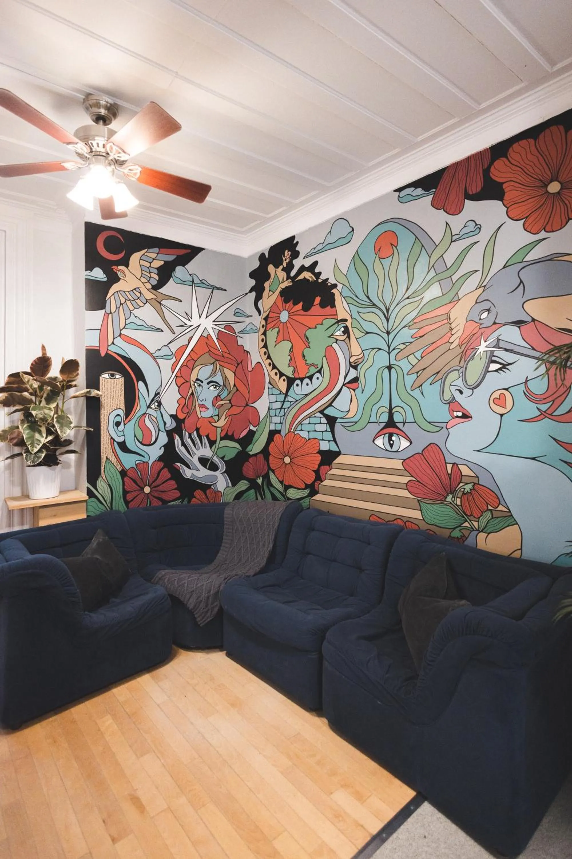 Communal lounge/ TV room in Auberge de la Paix