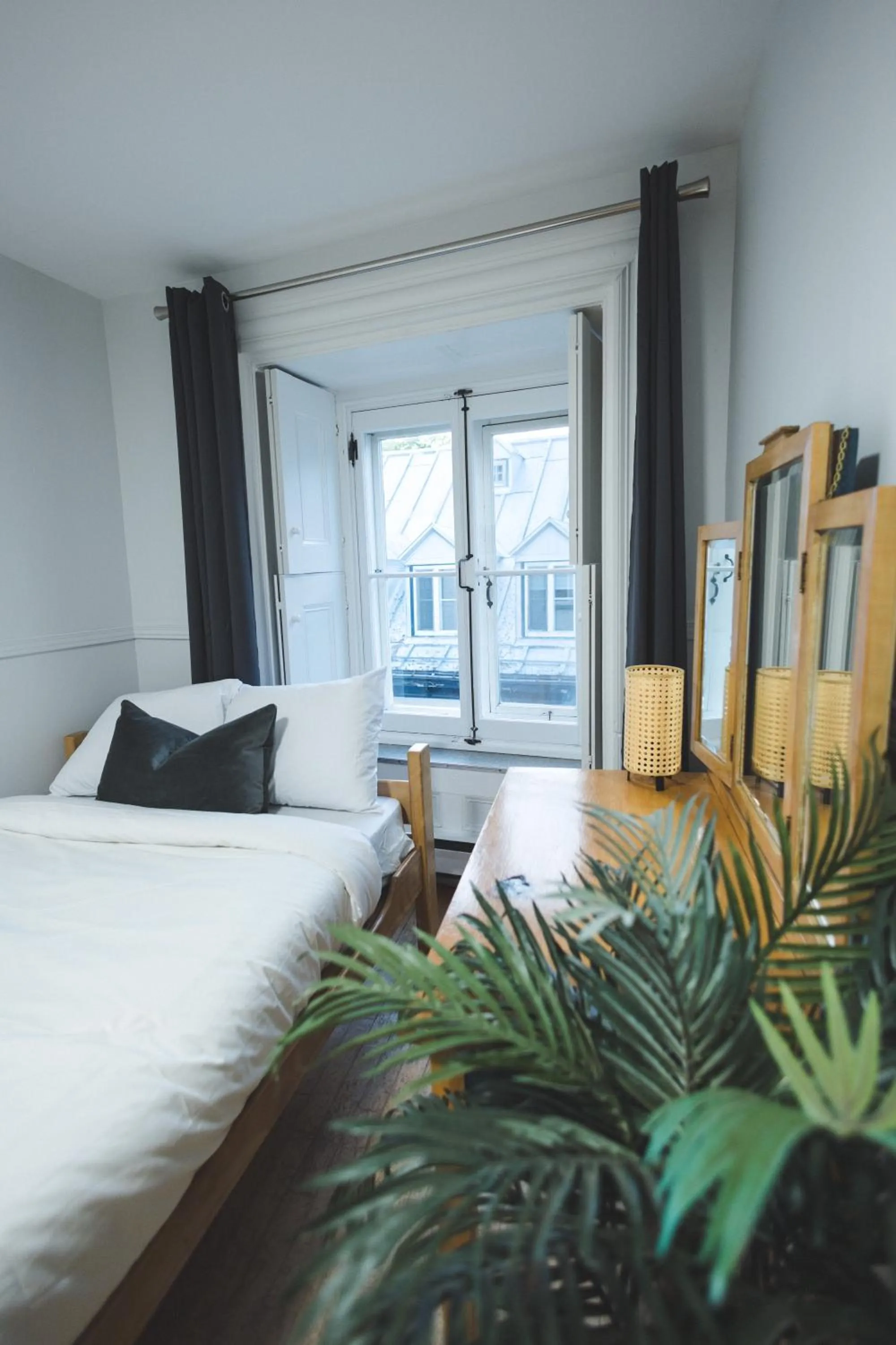 Bedroom, Bed in Auberge de la Paix