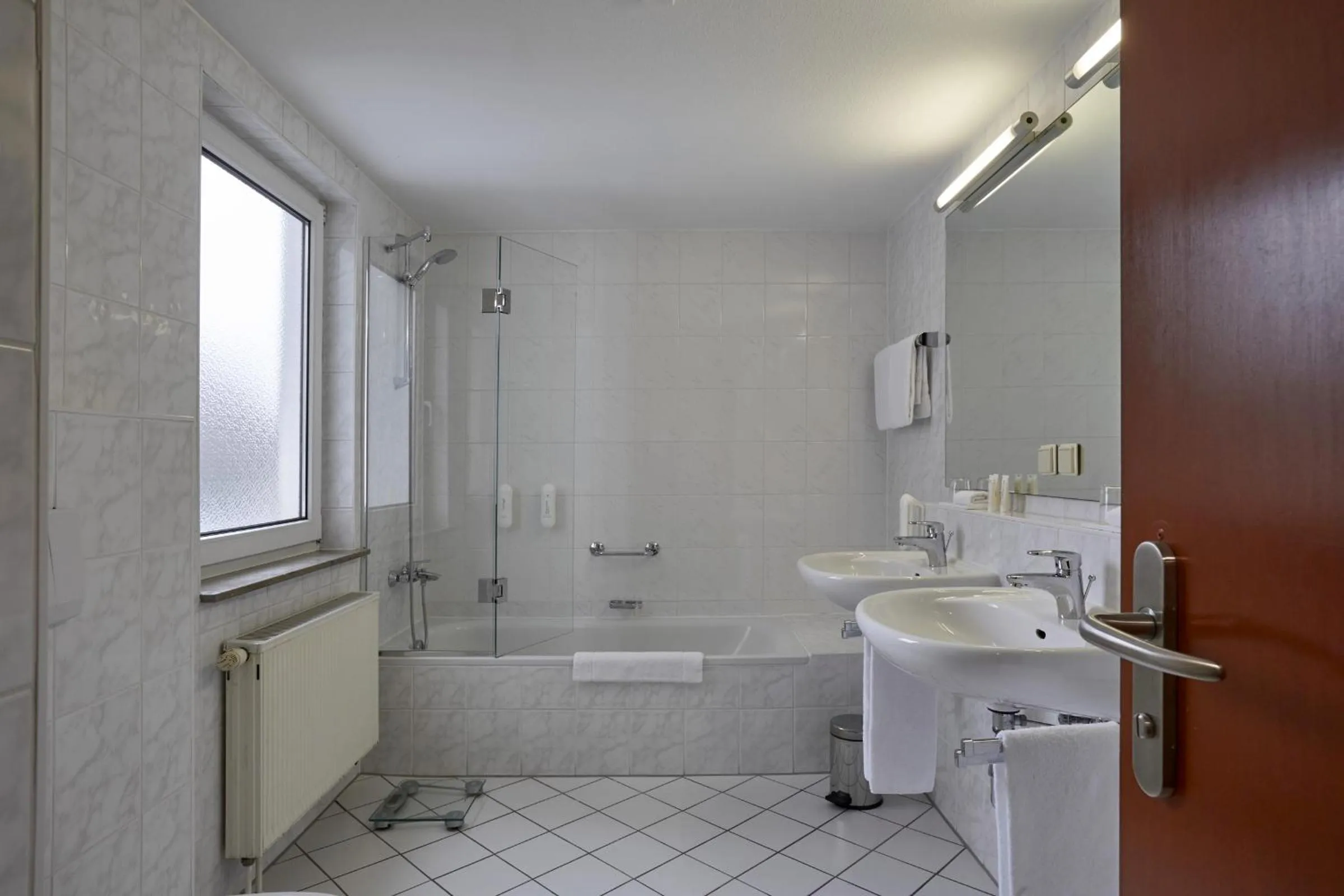 Bathroom in H+ Hotel Darmstadt