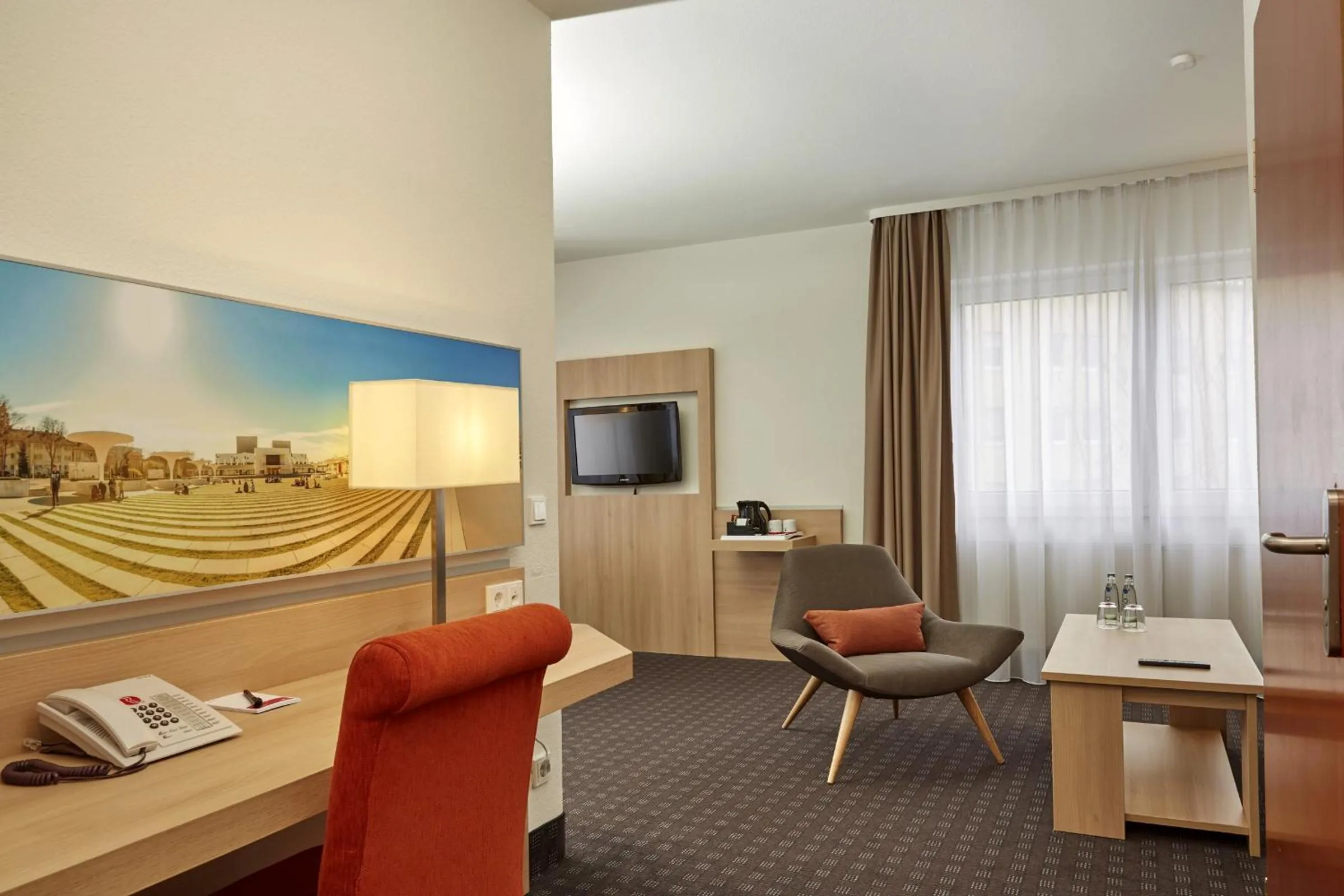 Photo of the whole room in H+ Hotel Darmstadt