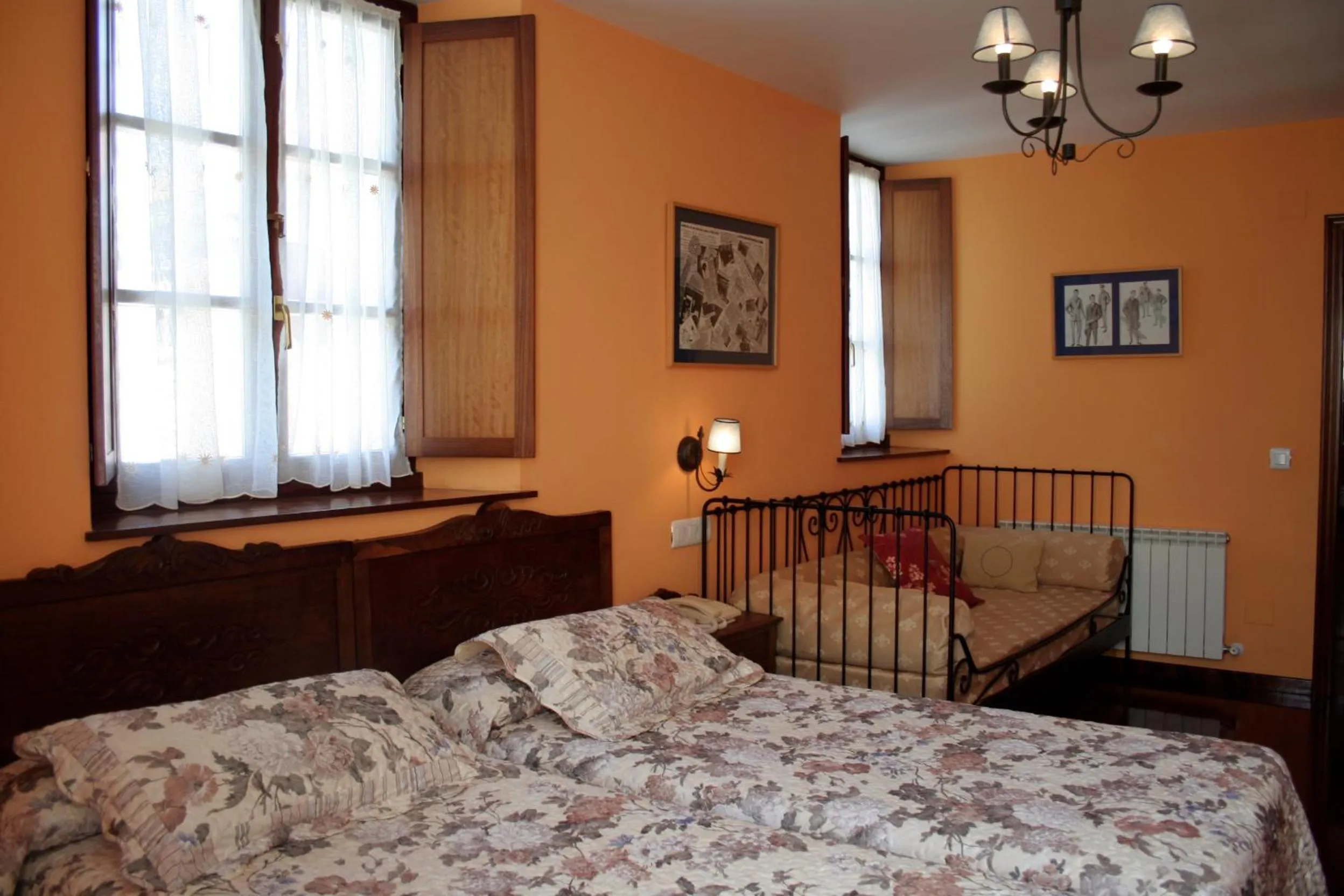 Photo of the whole room, Bed in Hotel Casa Vieja del Sastre