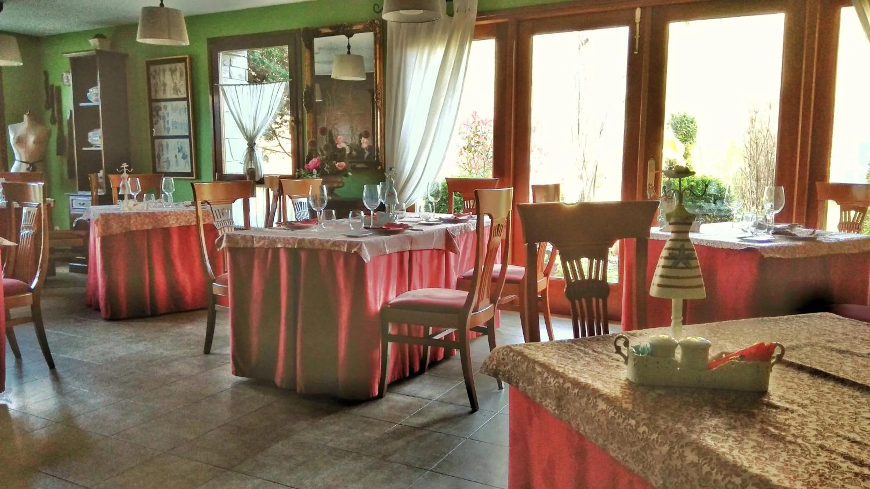 Restaurant/places to eat in Hotel Casa Vieja del Sastre