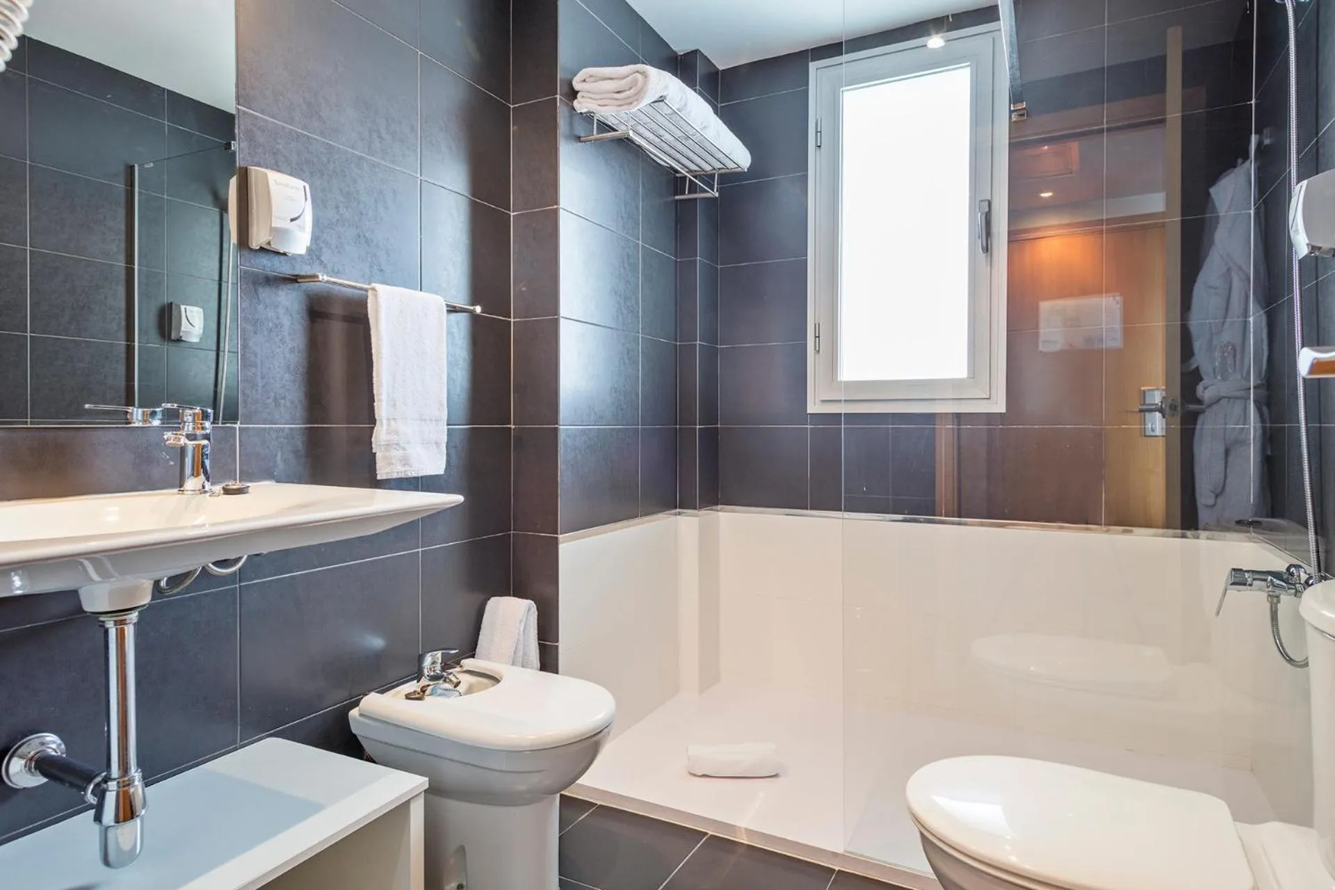 Bathroom in Hotel Balneario Playa de Comarruga