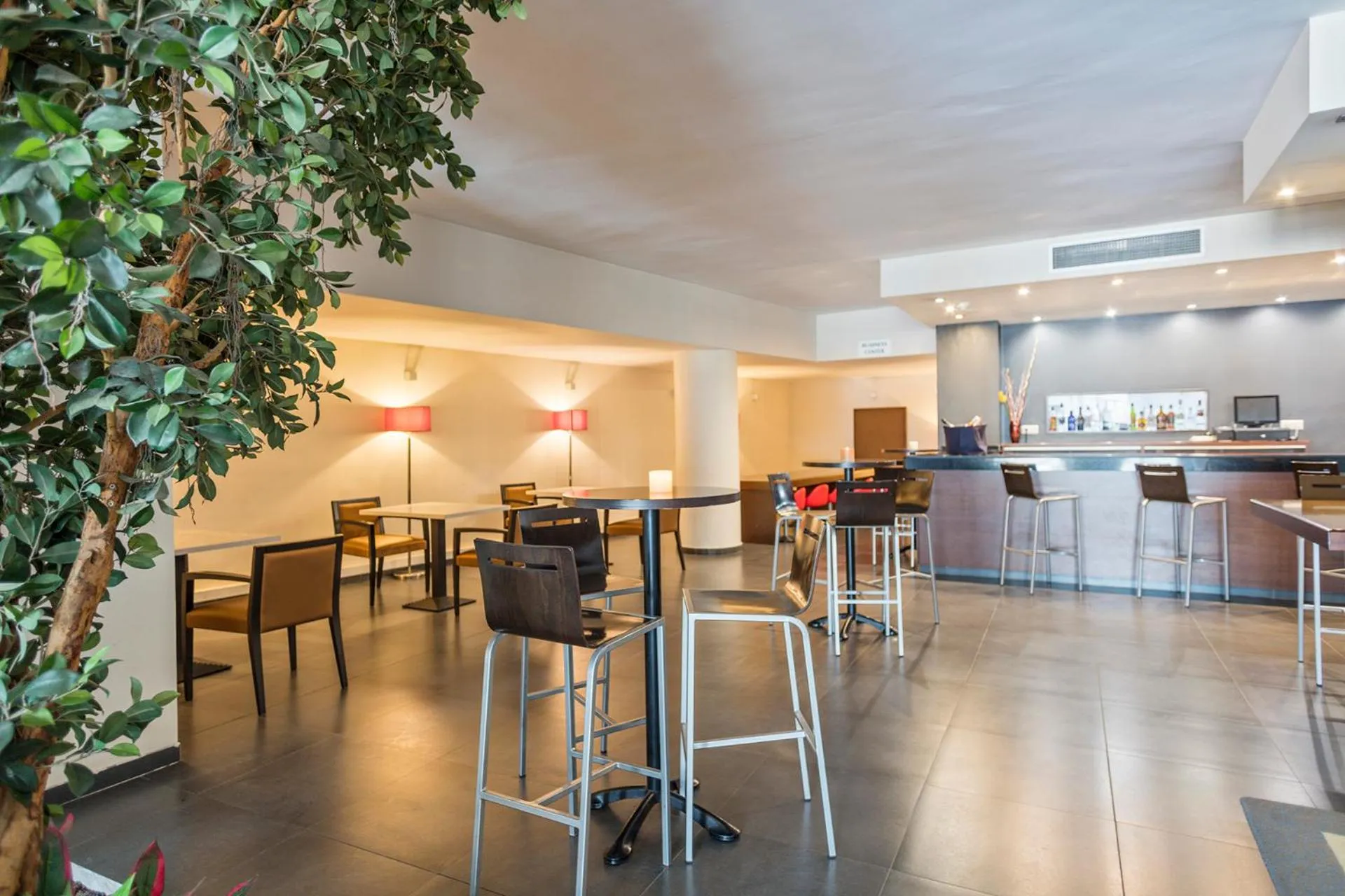 Lounge or bar in Hotel Balneario Playa de Comarruga