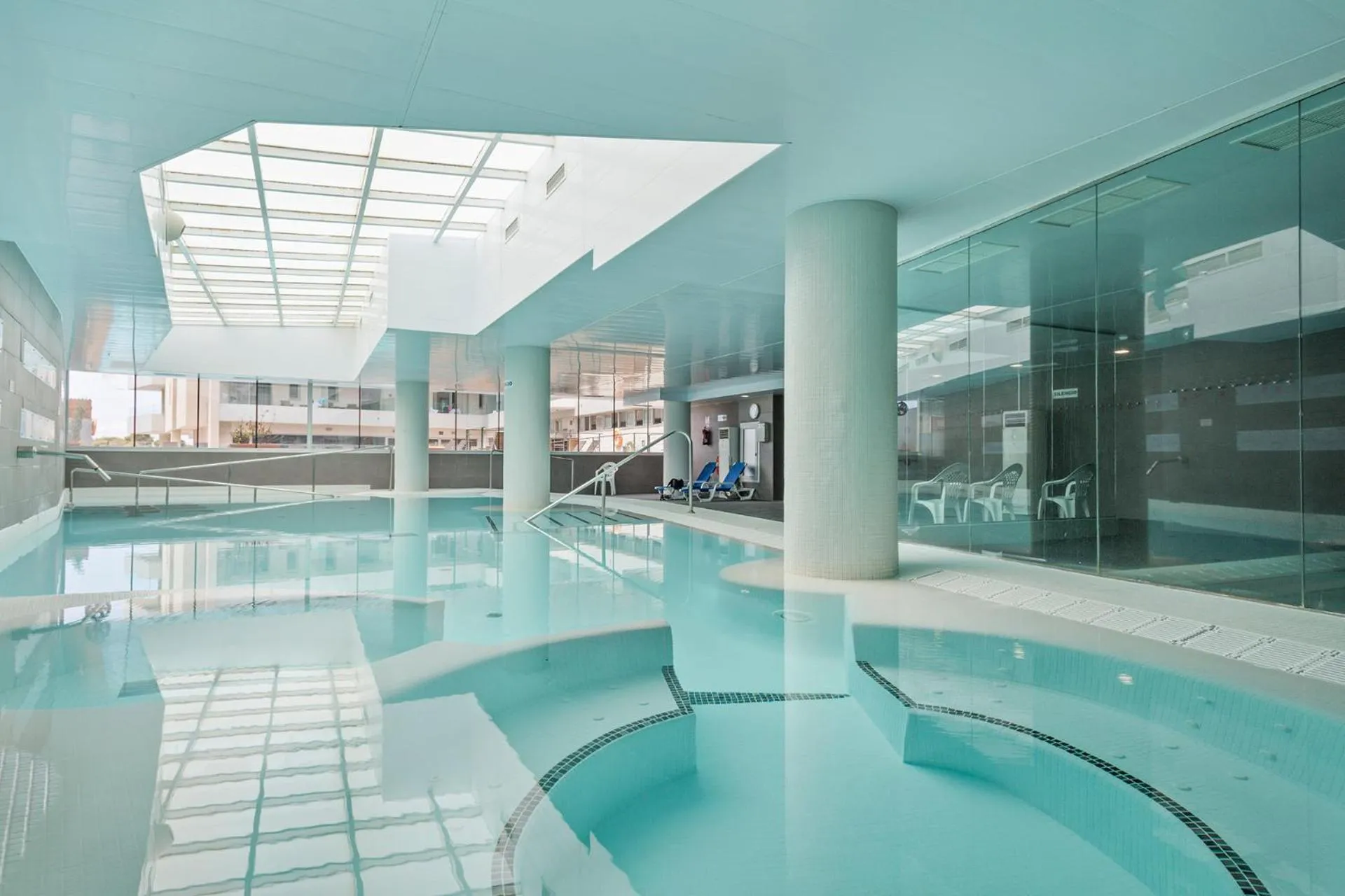 Swimming pool in Hotel Balneario Playa de Comarruga