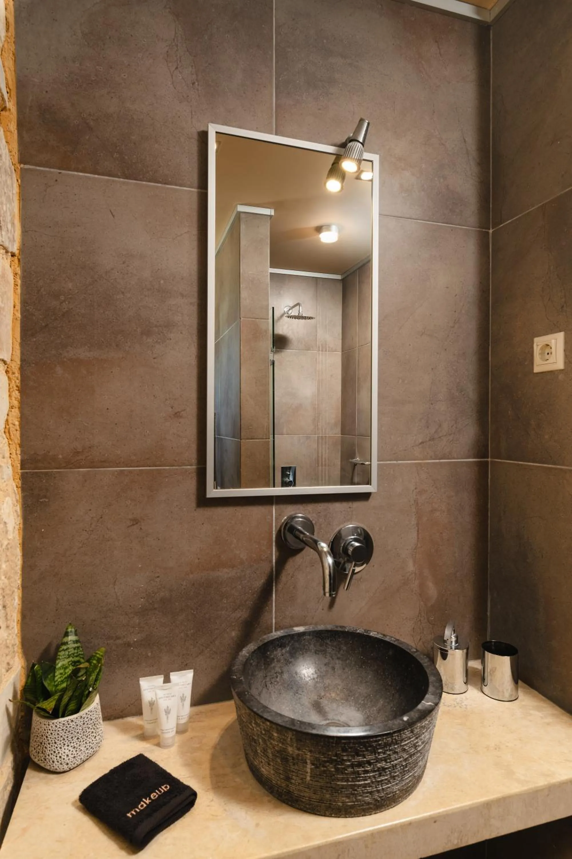 Shower in Mistral Hotel - For Solo Travelers