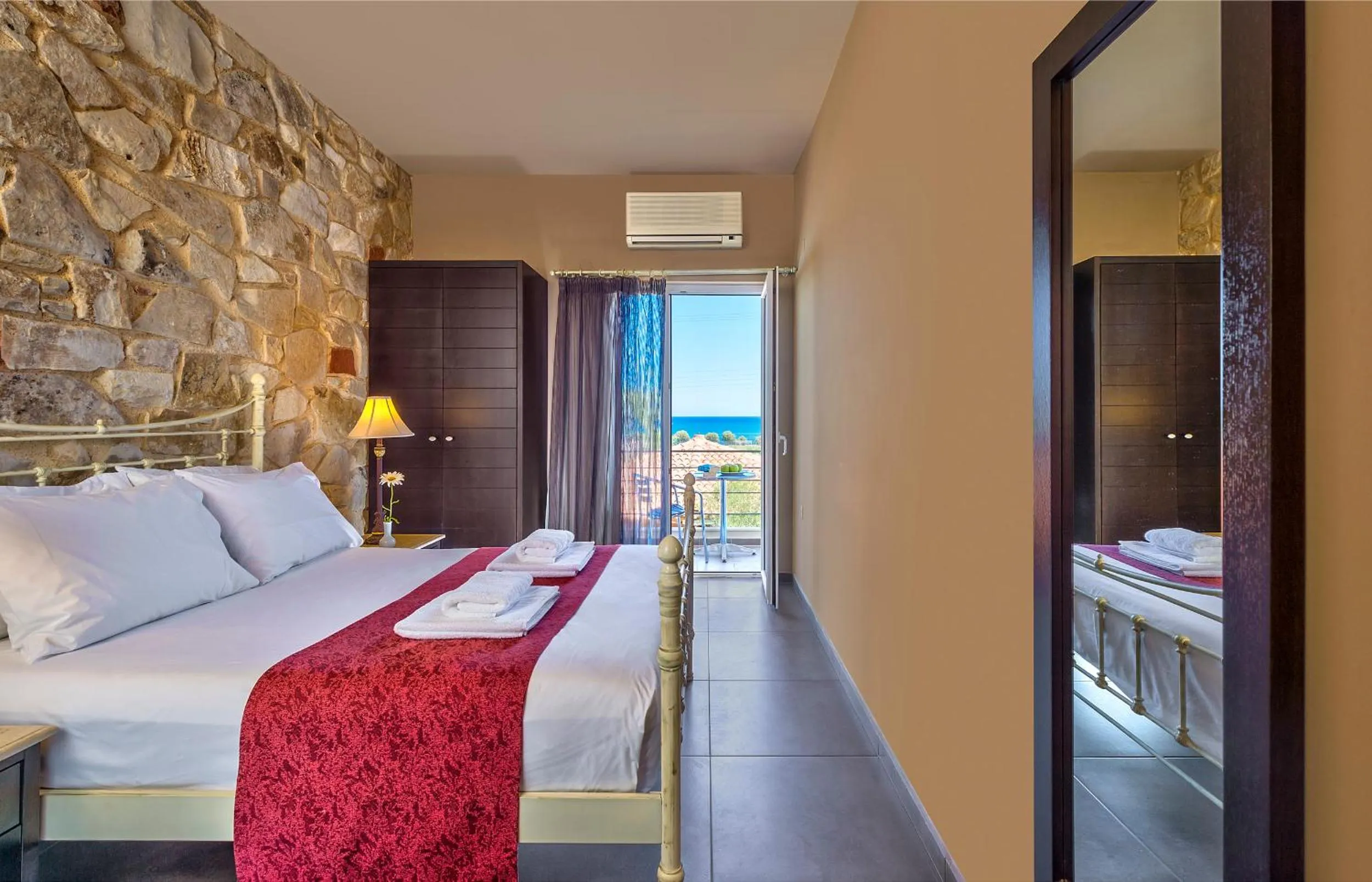 Bedroom, Bed in Mistral Hotel - For Solo Travelers