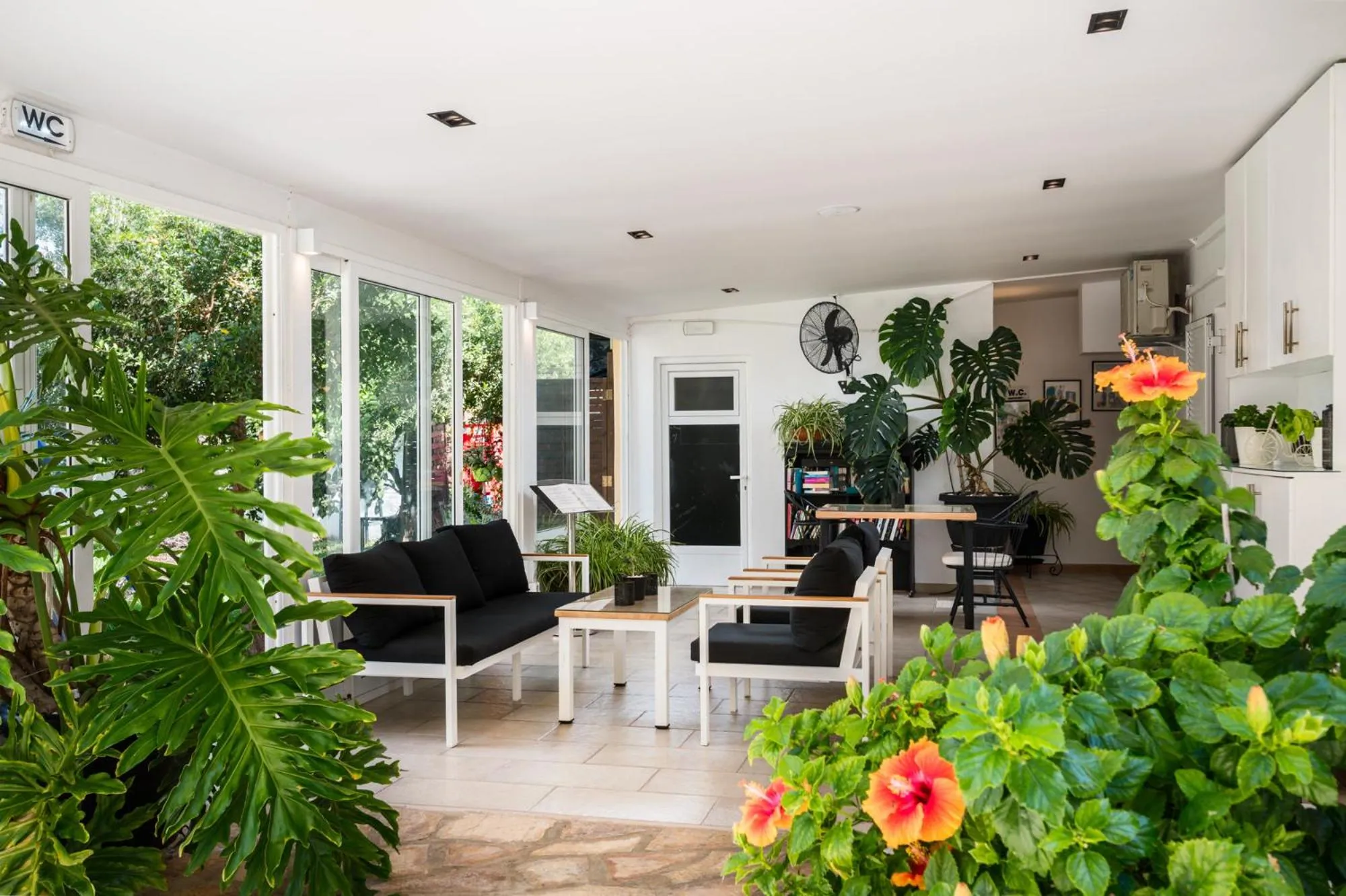 Lounge or bar in Konstantina Apartments