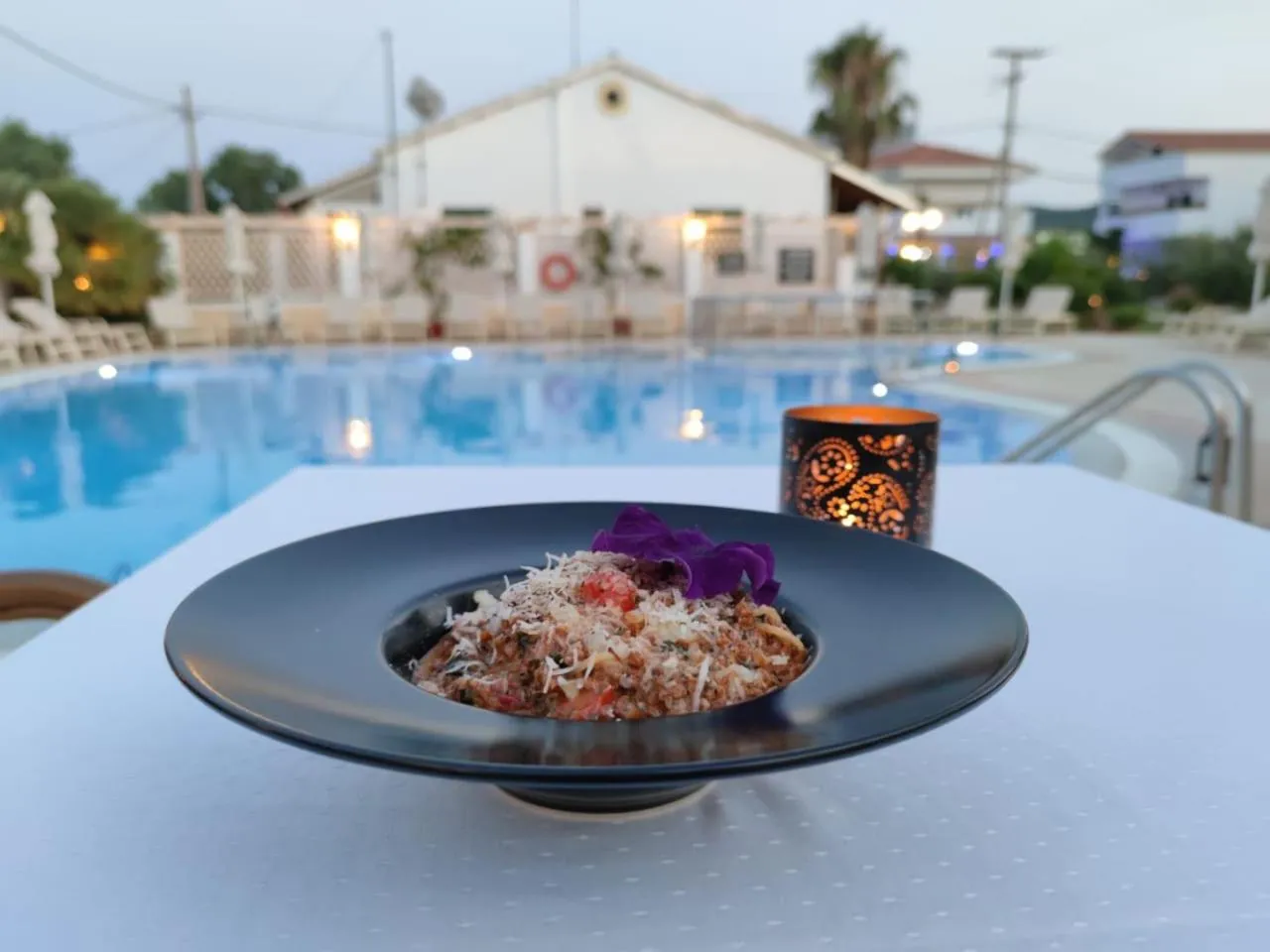 Restaurant/places to eat in Konstantina Apartments