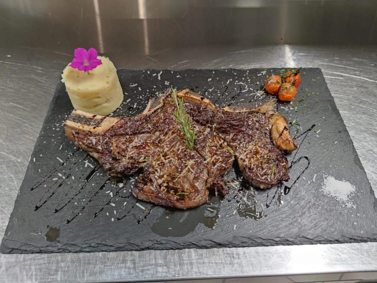 Restaurant/places to eat in Konstantina Apartments