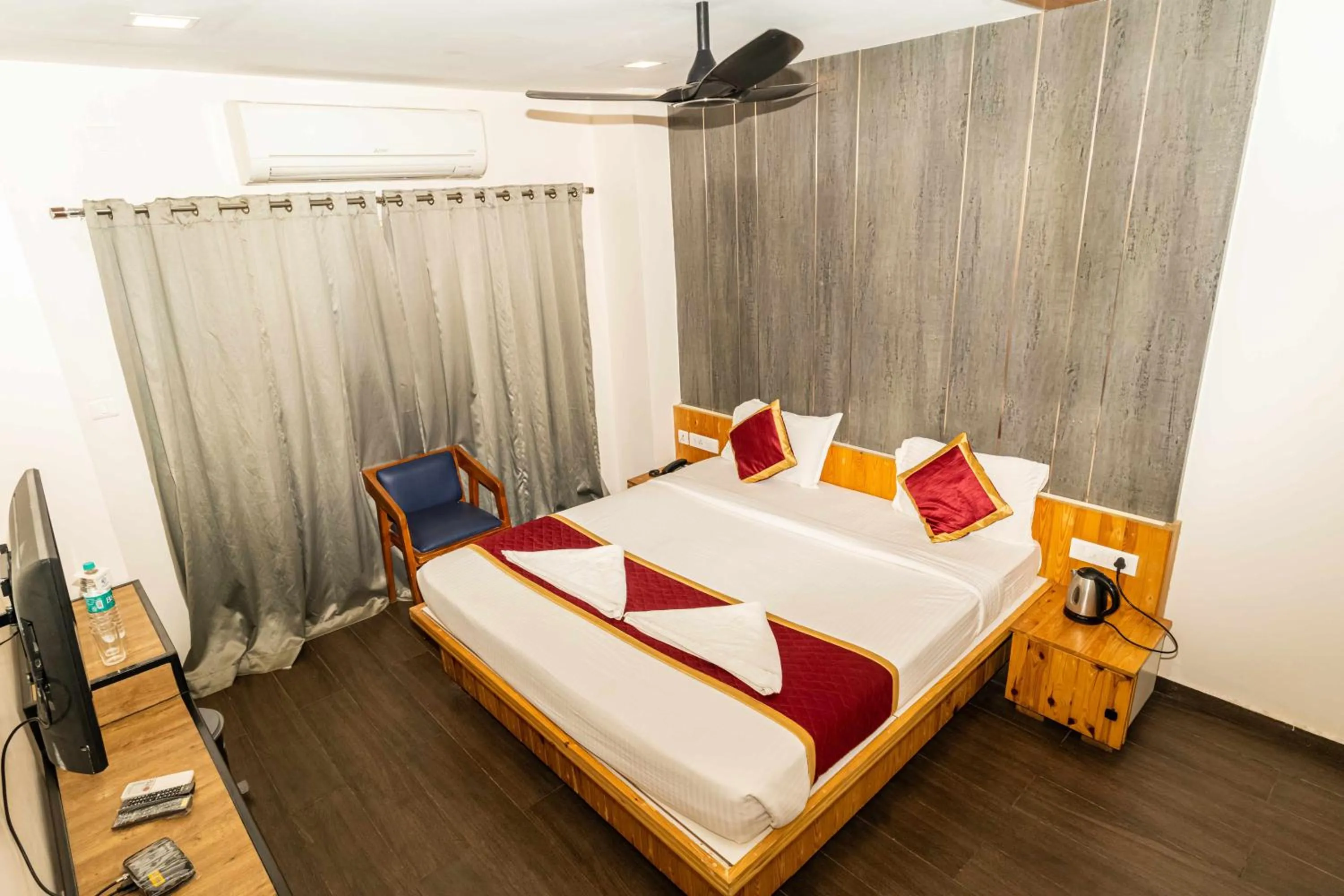 Photo of the whole room, Bed in Hotel Aalia